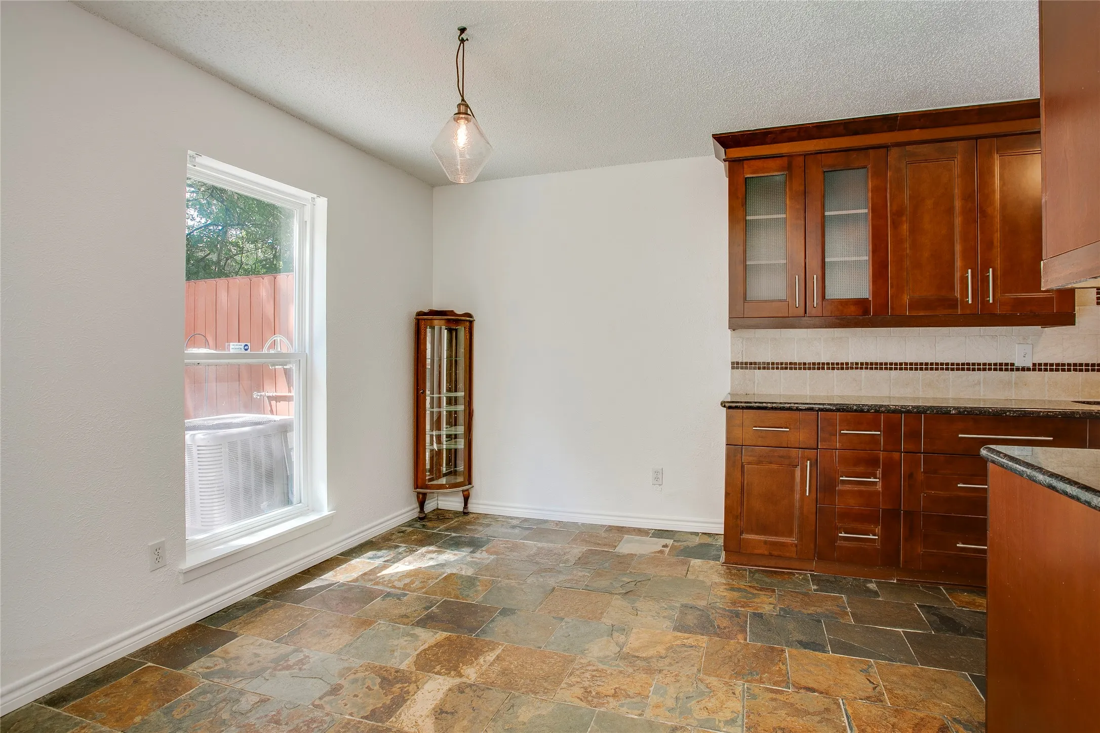 Condominium For Sale in Dallas County , 7444 E Northwest Highway 119, Dallas, Texas 75231, 3 Bedroom, 3 Bathroom, Garage spaces, 1,525 Sqft, built in 1973, mls#21377217, Real Estate Agent in Dallas, Homes For Sale in Dallas county, Homes For Sale in Dallas, Realtor in Dallas Texas, Real Estate Brokerage Independent Realty Texas, Luminita Cordes Realtor
