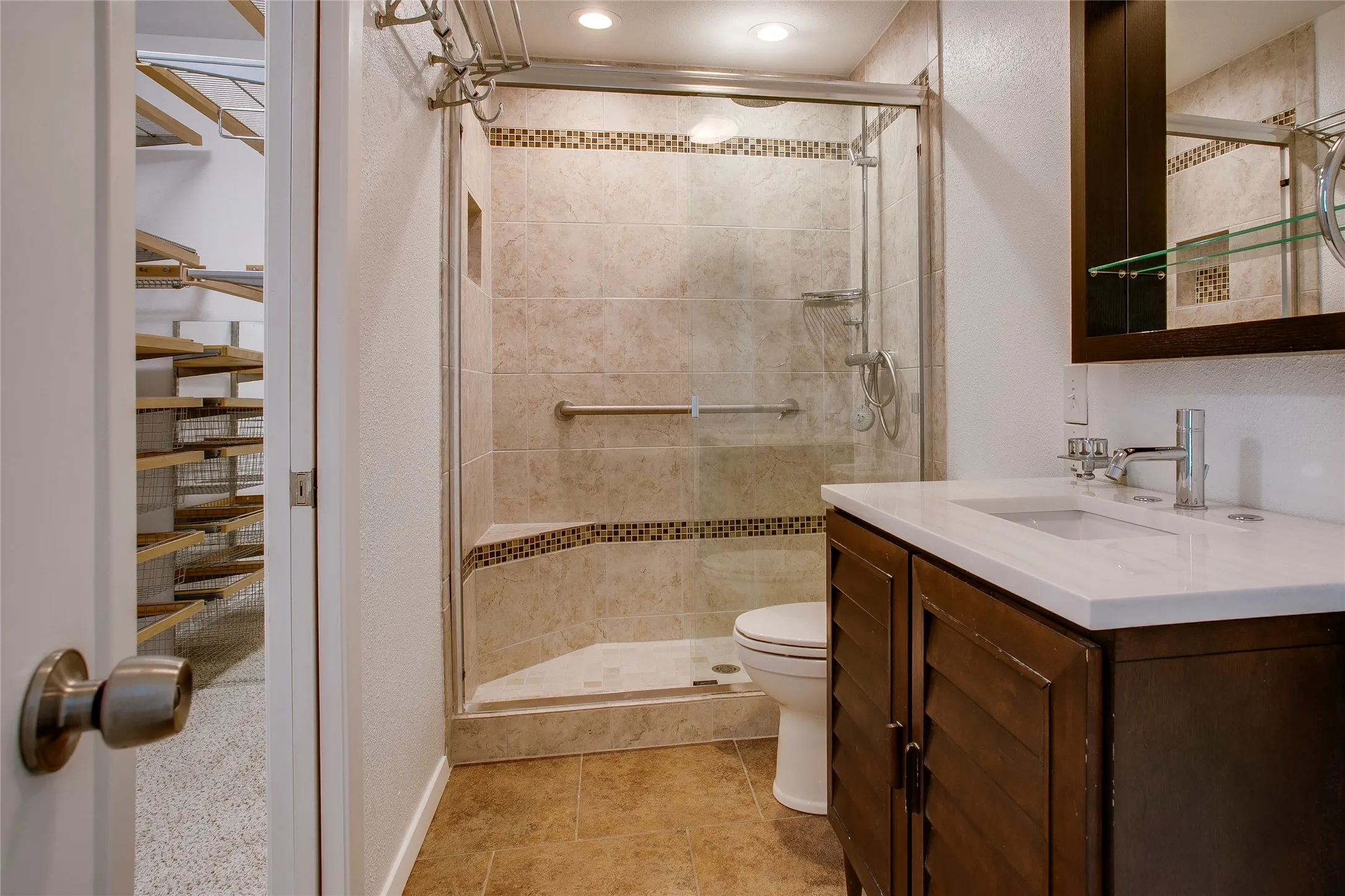 Condominium For Sale in Dallas County , 7444 E Northwest Highway 119, Dallas, Texas 75231, 3 Bedroom, 3 Bathroom, Garage spaces, 1,525 Sqft, built in 1973, mls#21377217, Real Estate Agent in Dallas, Homes For Sale in Dallas county, Homes For Sale in Dallas, Realtor in Dallas Texas, Real Estate Brokerage Independent Realty Texas, Luminita Cordes Realtor