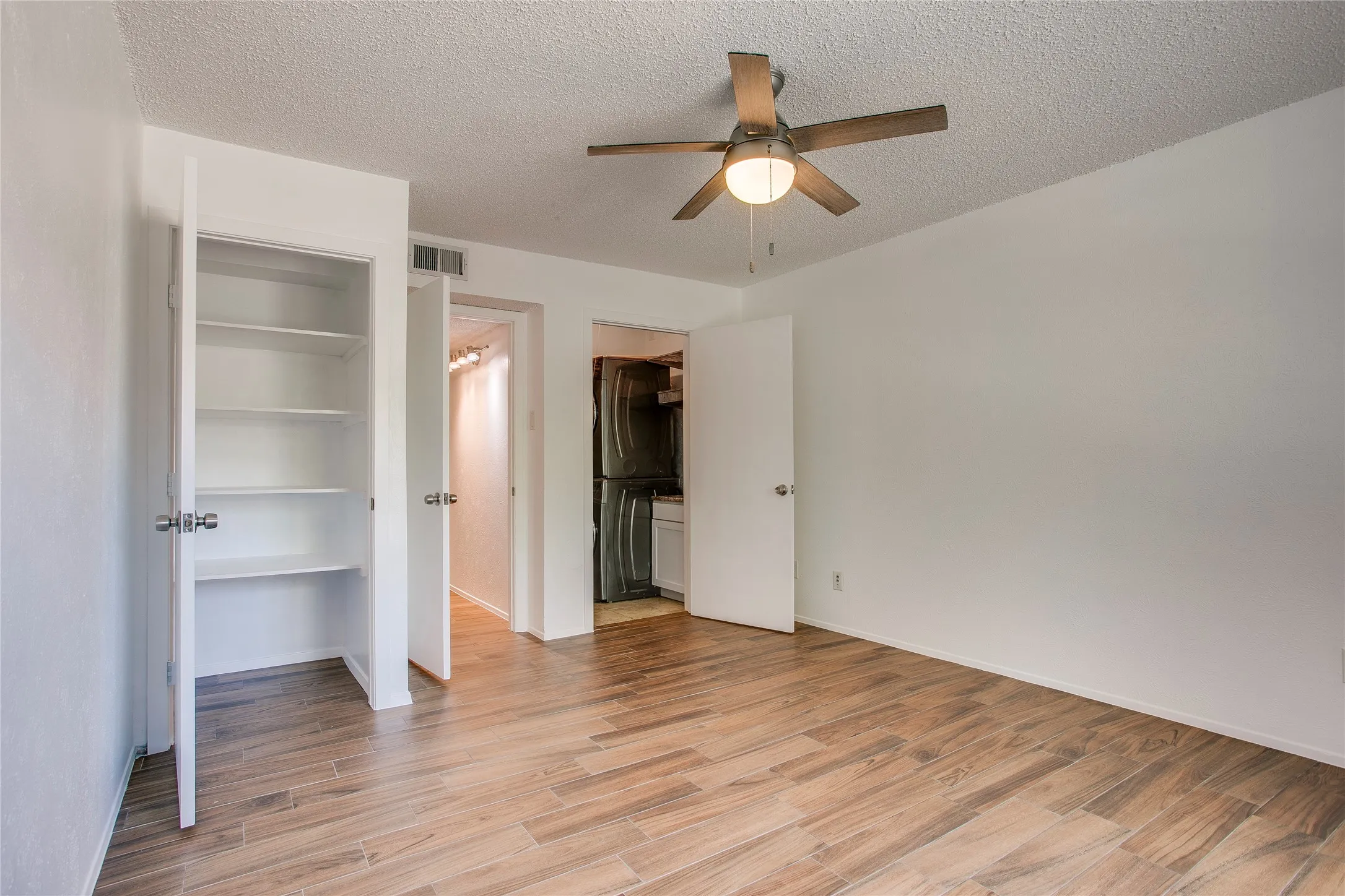 Condominium For Sale in Dallas County , 7444 E Northwest Highway 119, Dallas, Texas 75231, 3 Bedroom, 3 Bathroom, Garage spaces, 1,525 Sqft, built in 1973, mls#21377217, Real Estate Agent in Dallas, Homes For Sale in Dallas county, Homes For Sale in Dallas, Realtor in Dallas Texas, Real Estate Brokerage Independent Realty Texas, Luminita Cordes Realtor