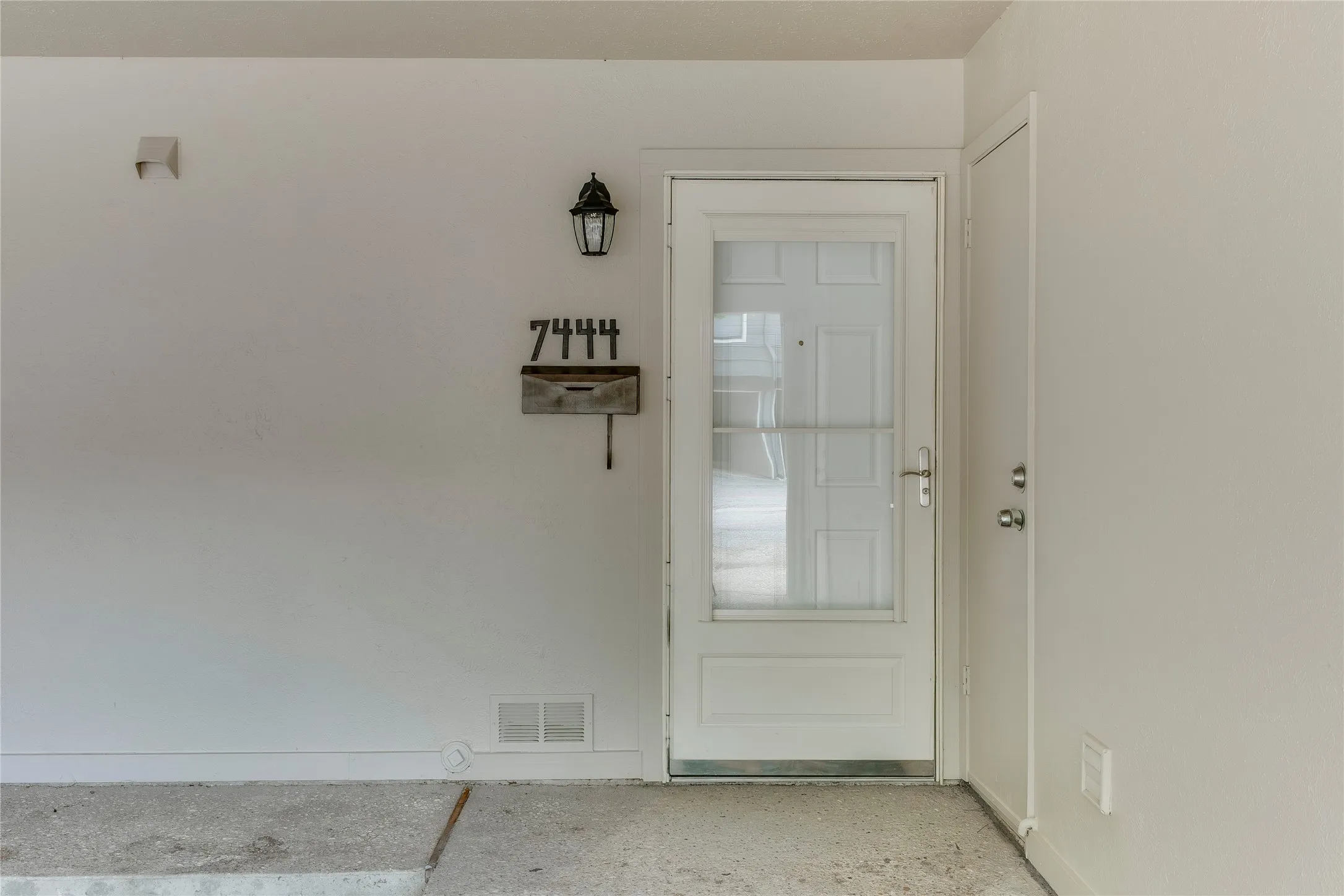 Condominium For Sale in Dallas County , 7444 E Northwest Highway 119, Dallas, Texas 75231, 3 Bedroom, 3 Bathroom, Garage spaces, 1,525 Sqft, built in 1973, mls#21377217, Real Estate Agent in Dallas, Homes For Sale in Dallas county, Homes For Sale in Dallas, Realtor in Dallas Texas, Real Estate Brokerage Independent Realty Texas, Luminita Cordes Realtor
