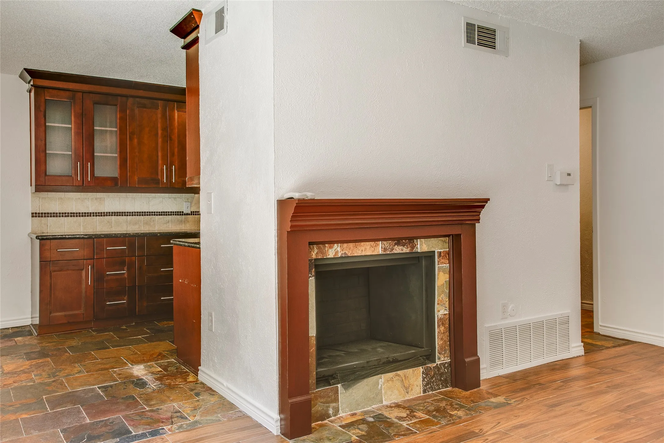 Condominium For Sale in Dallas County , 7444 E Northwest Highway 119, Dallas, Texas 75231, 3 Bedroom, 3 Bathroom, Garage spaces, 1,525 Sqft, built in 1973, mls#21377217, Real Estate Agent in Dallas, Homes For Sale in Dallas county, Homes For Sale in Dallas, Realtor in Dallas Texas, Real Estate Brokerage Independent Realty Texas, Luminita Cordes Realtor