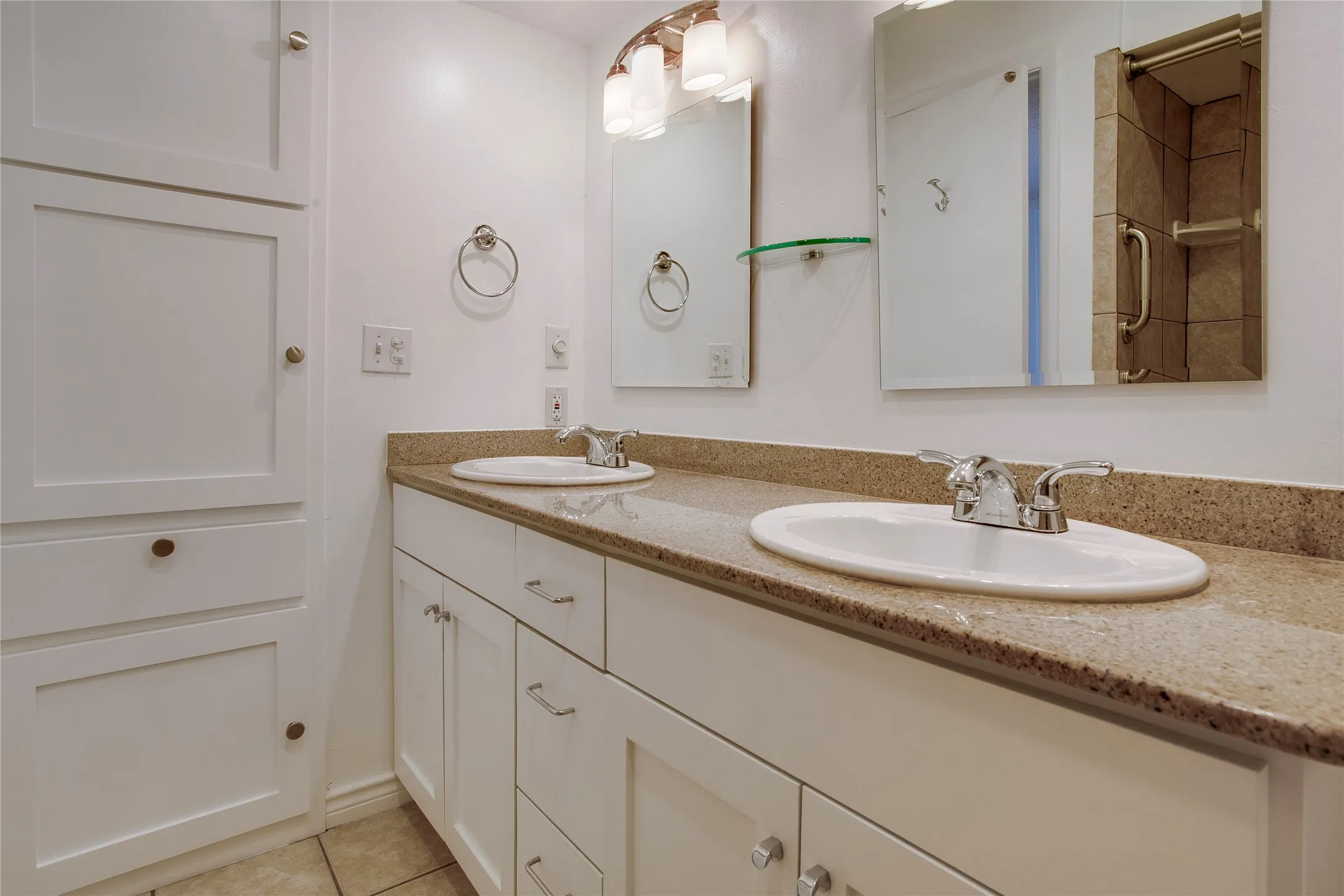 Condominium For Sale in Dallas County , 7444 E Northwest Highway 119, Dallas, Texas 75231, 3 Bedroom, 3 Bathroom, Garage spaces, 1,525 Sqft, built in 1973, mls#21377217, Real Estate Agent in Dallas, Homes For Sale in Dallas county, Homes For Sale in Dallas, Realtor in Dallas Texas, Real Estate Brokerage Independent Realty Texas, Luminita Cordes Realtor
