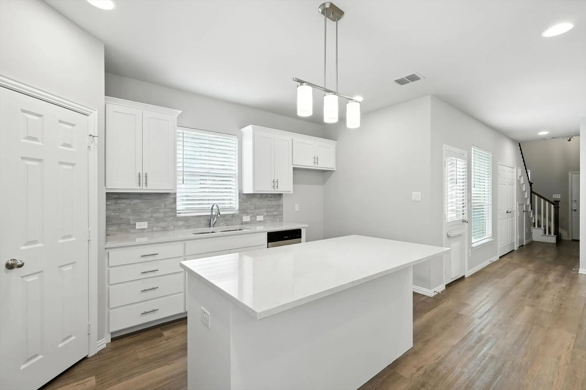 Duplex For Rent in Tarrant County , 212 Wayside Court, Bedford, Texas 76021, 3 Bedroom, 3 Bathroom, 2 Garage spaces, 1,491 Sqft, built in 2022, mls#21377003, Real Estate Agent in Bedford, Homes For Rent in Tarrant county, Homes For Rent in Bedford, Realtor in Bedford Texas, Real Estate Brokerage Independent Realty Texas, Luminita Cordes Realtor