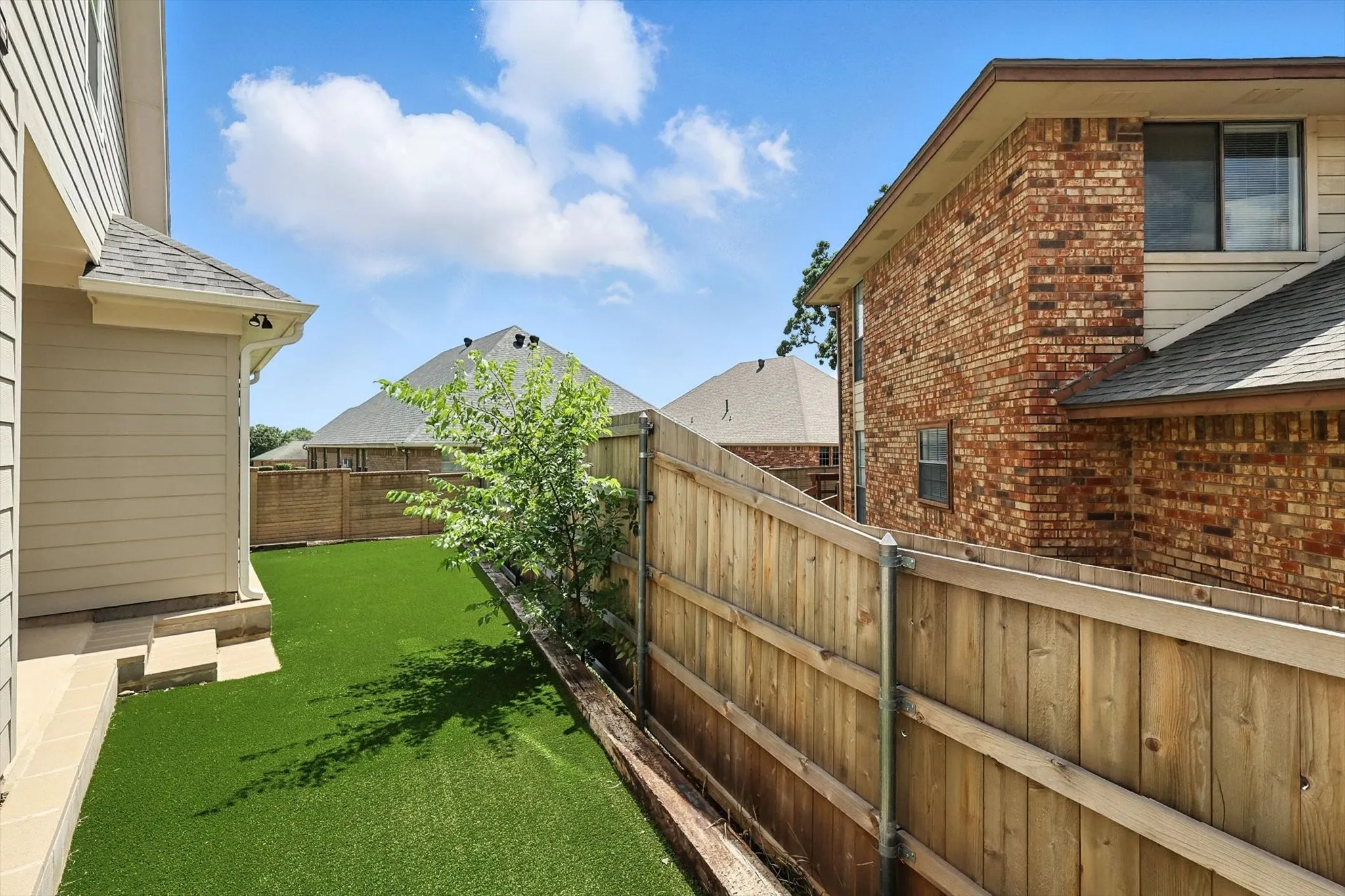 Duplex For Rent in Tarrant County , 212 Wayside Court, Bedford, Texas 76021, 3 Bedroom, 3 Bathroom, 2 Garage spaces, 1,491 Sqft, built in 2022, mls#21377003, Real Estate Agent in Bedford, Homes For Rent in Tarrant county, Homes For Rent in Bedford, Realtor in Bedford Texas, Real Estate Brokerage Independent Realty Texas, Luminita Cordes Realtor