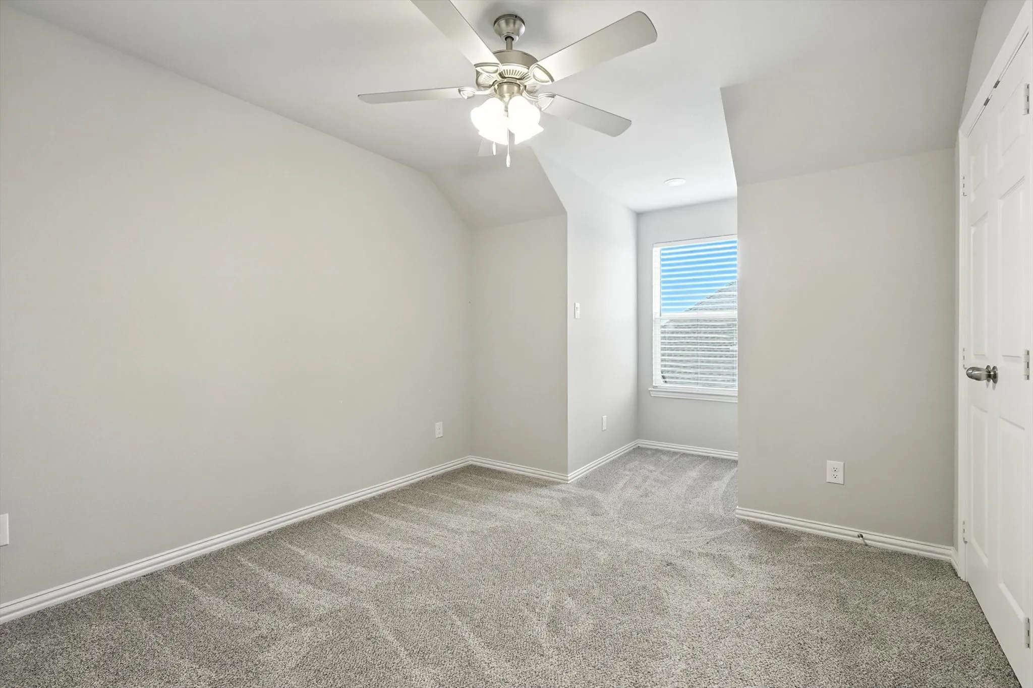 Duplex For Rent in Tarrant County , 212 Wayside Court, Bedford, Texas 76021, 3 Bedroom, 3 Bathroom, 2 Garage spaces, 1,491 Sqft, built in 2022, mls#21377003, Real Estate Agent in Bedford, Homes For Rent in Tarrant county, Homes For Rent in Bedford, Realtor in Bedford Texas, Real Estate Brokerage Independent Realty Texas, Luminita Cordes Realtor