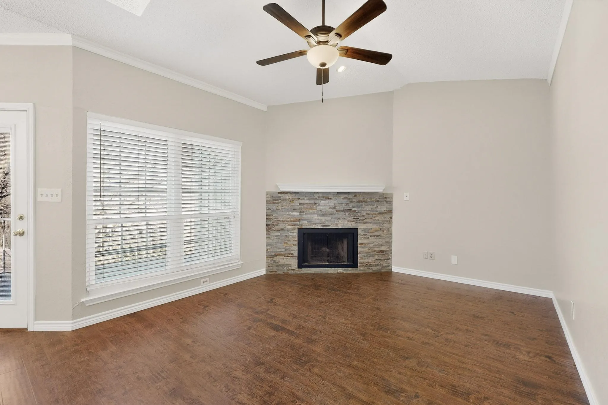 Condominium For Sale in Dallas County , 7151 Gaston Avenue 409, Dallas, Texas 75214, 1 Bedroom, 1 Bathroom, Garage spaces, 667 Sqft, built in 1984, mls#21377178, Real Estate Agent in Dallas, Homes For Sale in Dallas county, Homes For Sale in Dallas, Realtor in Dallas Texas, Real Estate Brokerage Independent Realty Texas, Luminita Cordes Realtor