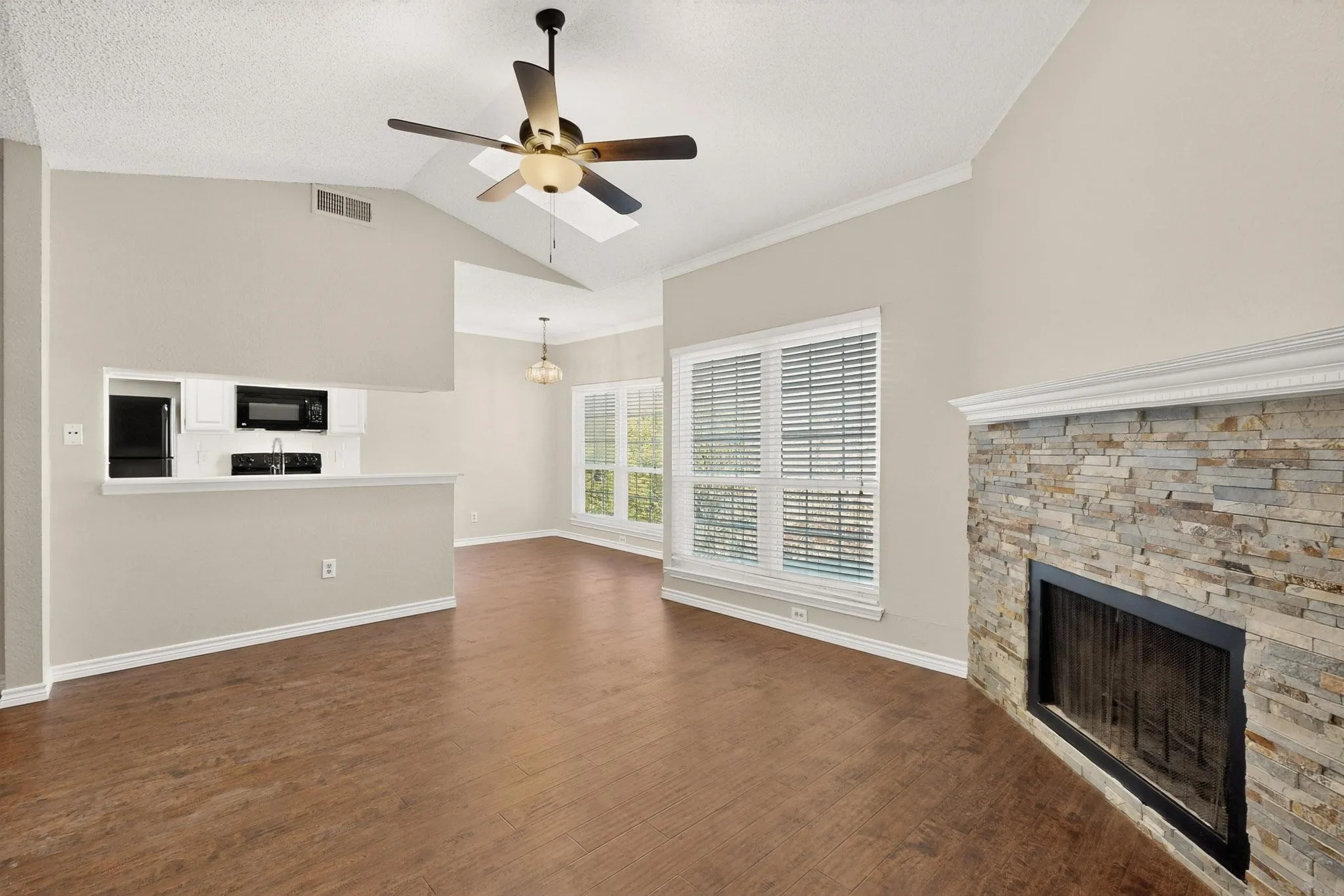 Condominium For Sale in Dallas County , 7151 Gaston Avenue 409, Dallas, Texas 75214, 1 Bedroom, 1 Bathroom, Garage spaces, 667 Sqft, built in 1984, mls#21377178, Real Estate Agent in Dallas, Homes For Sale in Dallas county, Homes For Sale in Dallas, Realtor in Dallas Texas, Real Estate Brokerage Independent Realty Texas, Luminita Cordes Realtor