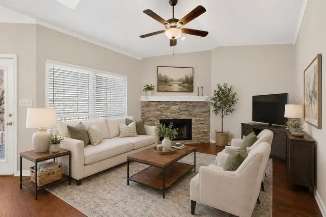 Condominium For Sale in Dallas County , 7151 Gaston Avenue 409, Dallas, Texas 75214, 1 Bedroom, 1 Bathroom, Garage spaces, 667 Sqft, built in 1984, mls#21377178, Real Estate Agent in Dallas, Homes For Sale in Dallas county, Homes For Sale in Dallas, Realtor in Dallas Texas, Real Estate Brokerage Independent Realty Texas, Luminita Cordes Realtor