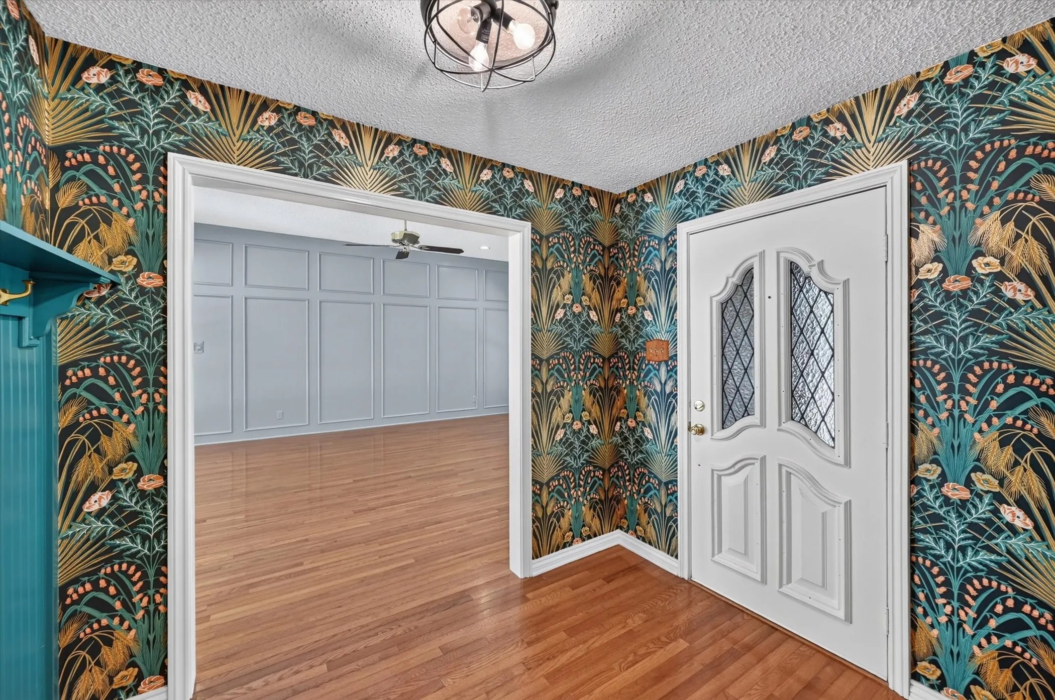 Single Family Residence For Sale in Denton County , 6501 Oakview Drive, Flower Mound, Texas 75022, 4 Bedroom, 3 Bathroom, 2 Garage spaces, 2,459 Sqft, built in 1984, mls#21365638, Real Estate Agent in Flower Mound, Homes For Sale in Denton county, Homes For Sale in Flower Mound, Realtor in Flower Mound Texas, Real Estate Brokerage Independent Realty Texas, Luminita Cordes Realtor