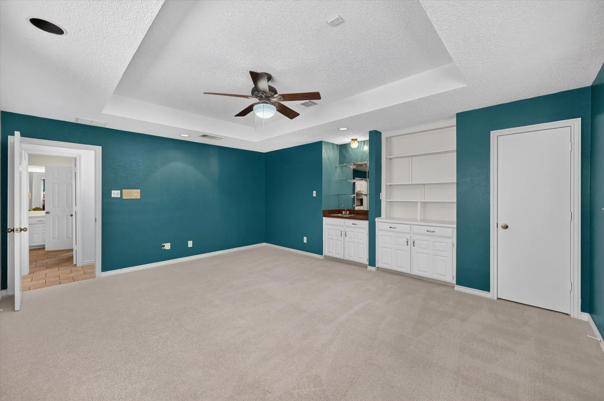 Single Family Residence For Sale in Denton County , 6501 Oakview Drive, Flower Mound, Texas 75022, 4 Bedroom, 3 Bathroom, 2 Garage spaces, 2,459 Sqft, built in 1984, mls#21365638, Real Estate Agent in Flower Mound, Homes For Sale in Denton county, Homes For Sale in Flower Mound, Realtor in Flower Mound Texas, Real Estate Brokerage Independent Realty Texas, Luminita Cordes Realtor