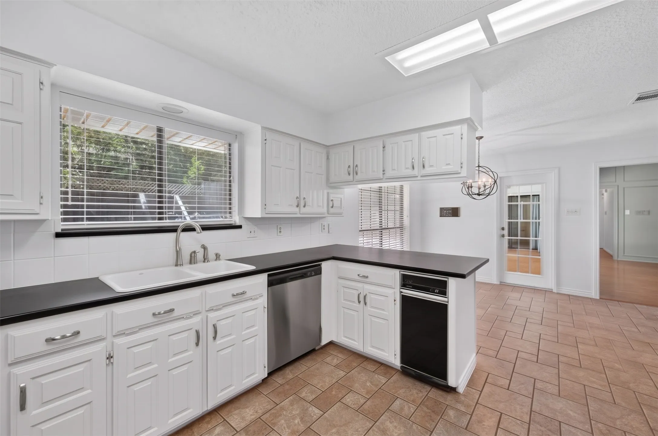 Single Family Residence For Sale in Denton County , 6501 Oakview Drive, Flower Mound, Texas 75022, 4 Bedroom, 3 Bathroom, 2 Garage spaces, 2,459 Sqft, built in 1984, mls#21365638, Real Estate Agent in Flower Mound, Homes For Sale in Denton county, Homes For Sale in Flower Mound, Realtor in Flower Mound Texas, Real Estate Brokerage Independent Realty Texas, Luminita Cordes Realtor