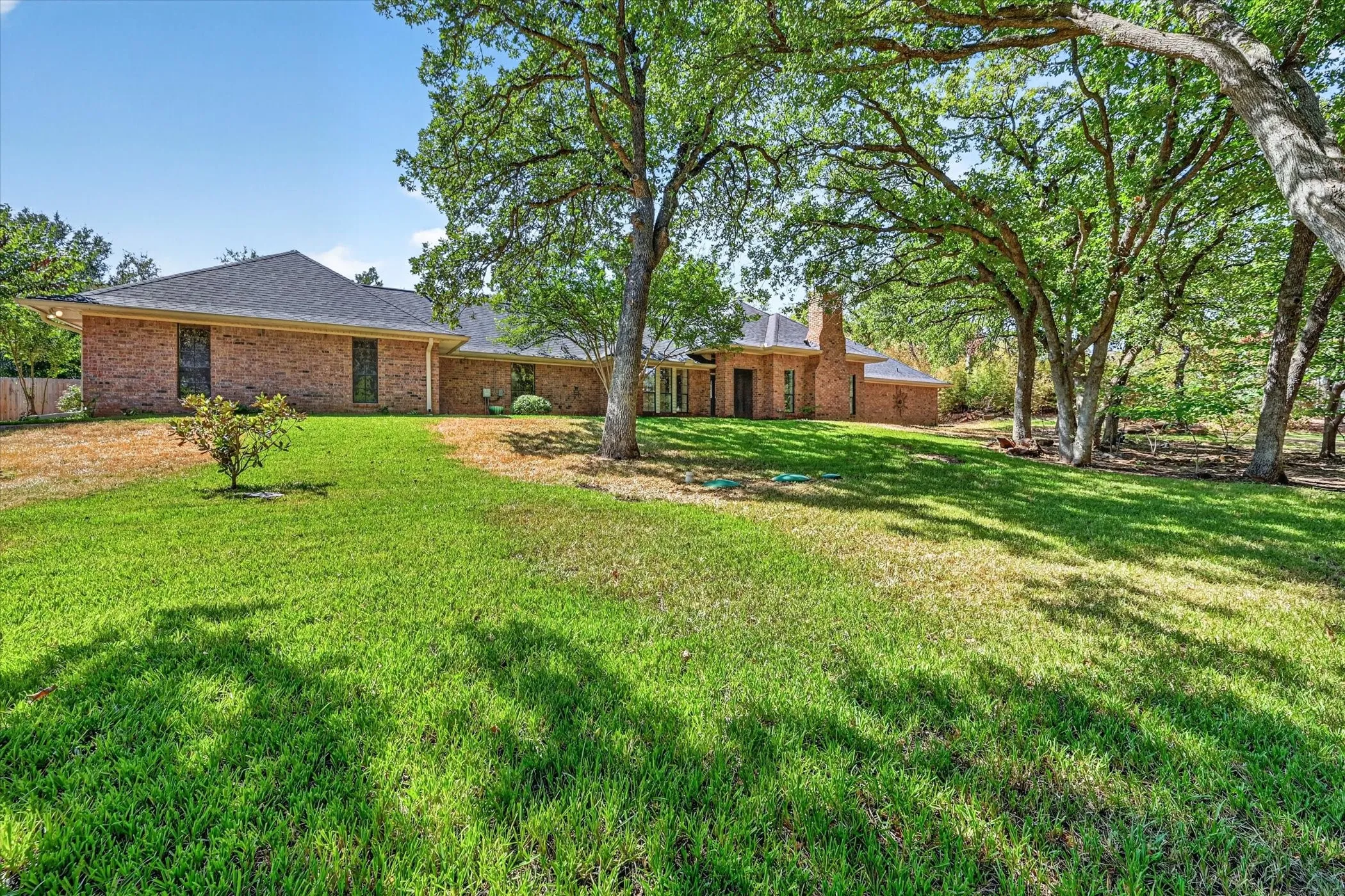 Single Family Residence For Sale in Denton County , 6501 Oakview Drive, Flower Mound, Texas 75022, 4 Bedroom, 3 Bathroom, 2 Garage spaces, 2,459 Sqft, built in 1984, mls#21365638, Real Estate Agent in Flower Mound, Homes For Sale in Denton county, Homes For Sale in Flower Mound, Realtor in Flower Mound Texas, Real Estate Brokerage Independent Realty Texas, Luminita Cordes Realtor