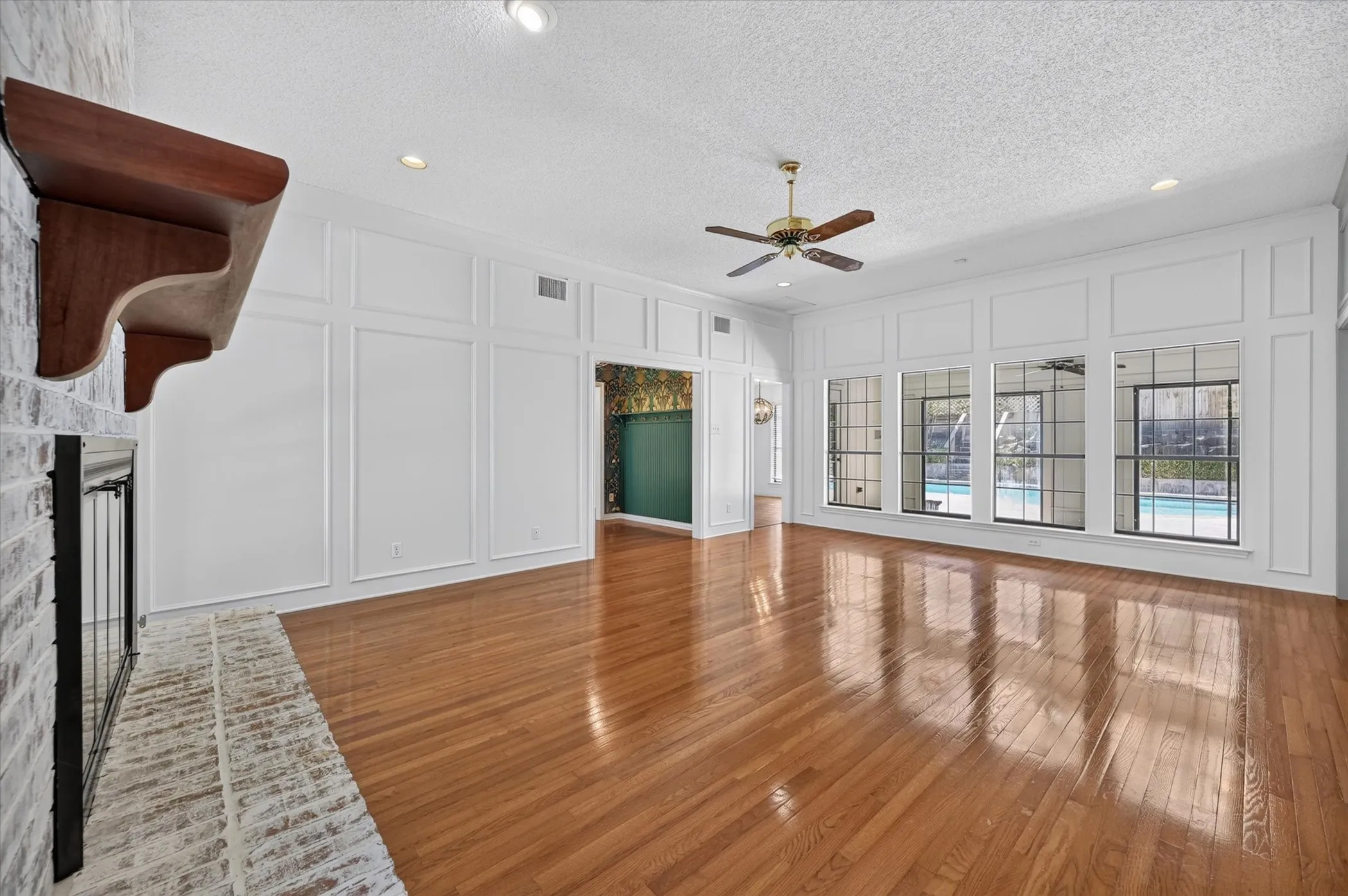Single Family Residence For Sale in Denton County , 6501 Oakview Drive, Flower Mound, Texas 75022, 4 Bedroom, 3 Bathroom, 2 Garage spaces, 2,459 Sqft, built in 1984, mls#21365638, Real Estate Agent in Flower Mound, Homes For Sale in Denton county, Homes For Sale in Flower Mound, Realtor in Flower Mound Texas, Real Estate Brokerage Independent Realty Texas, Luminita Cordes Realtor
