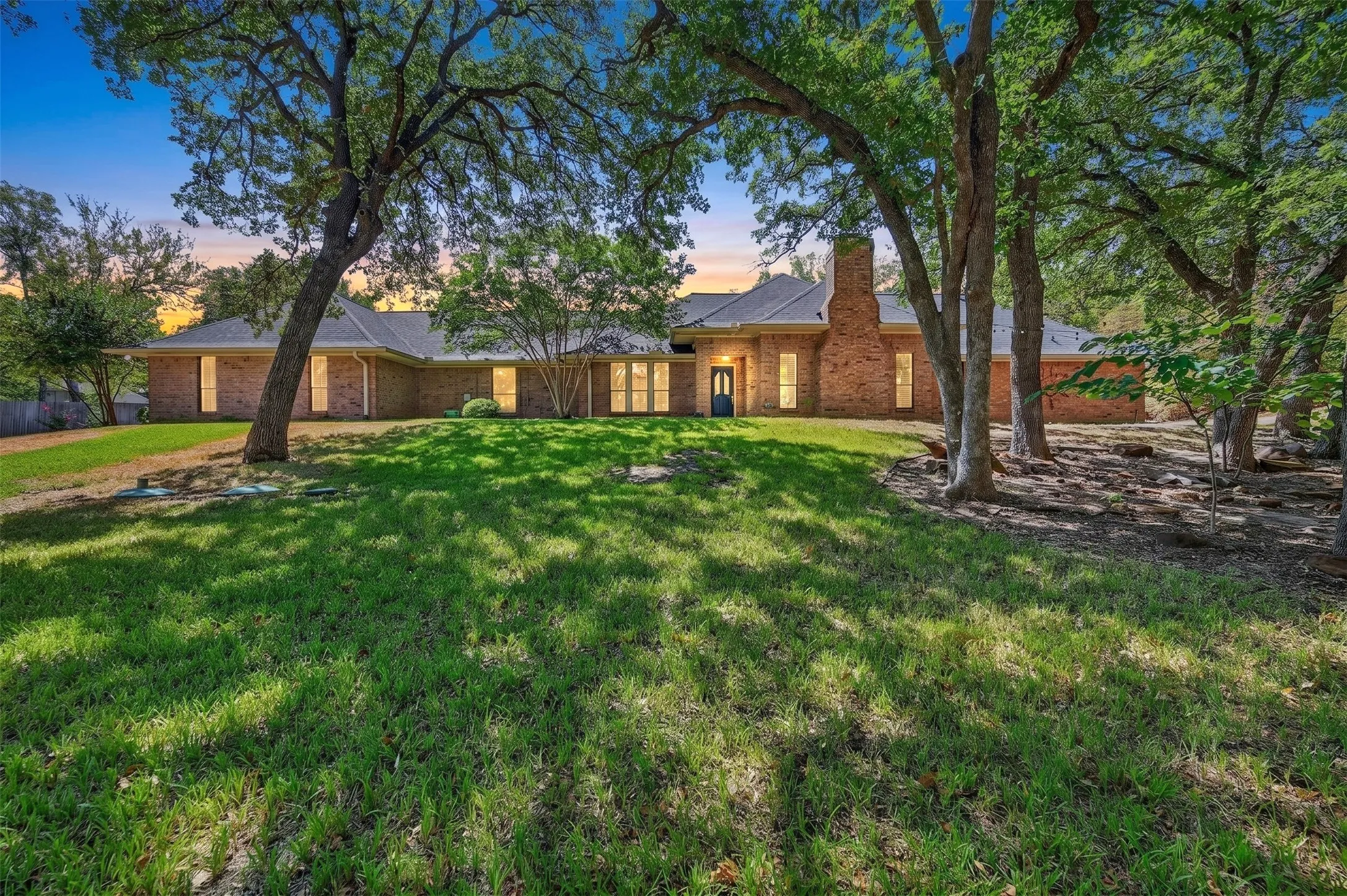 Single Family Residence For Sale in Denton County , 6501 Oakview Drive, Flower Mound, Texas 75022, 4 Bedroom, 3 Bathroom, 2 Garage spaces, 2,459 Sqft, built in 1984, mls#21365638, Real Estate Agent in Flower Mound, Homes For Sale in Denton county, Homes For Sale in Flower Mound, Realtor in Flower Mound Texas, Real Estate Brokerage Independent Realty Texas, Luminita Cordes Realtor