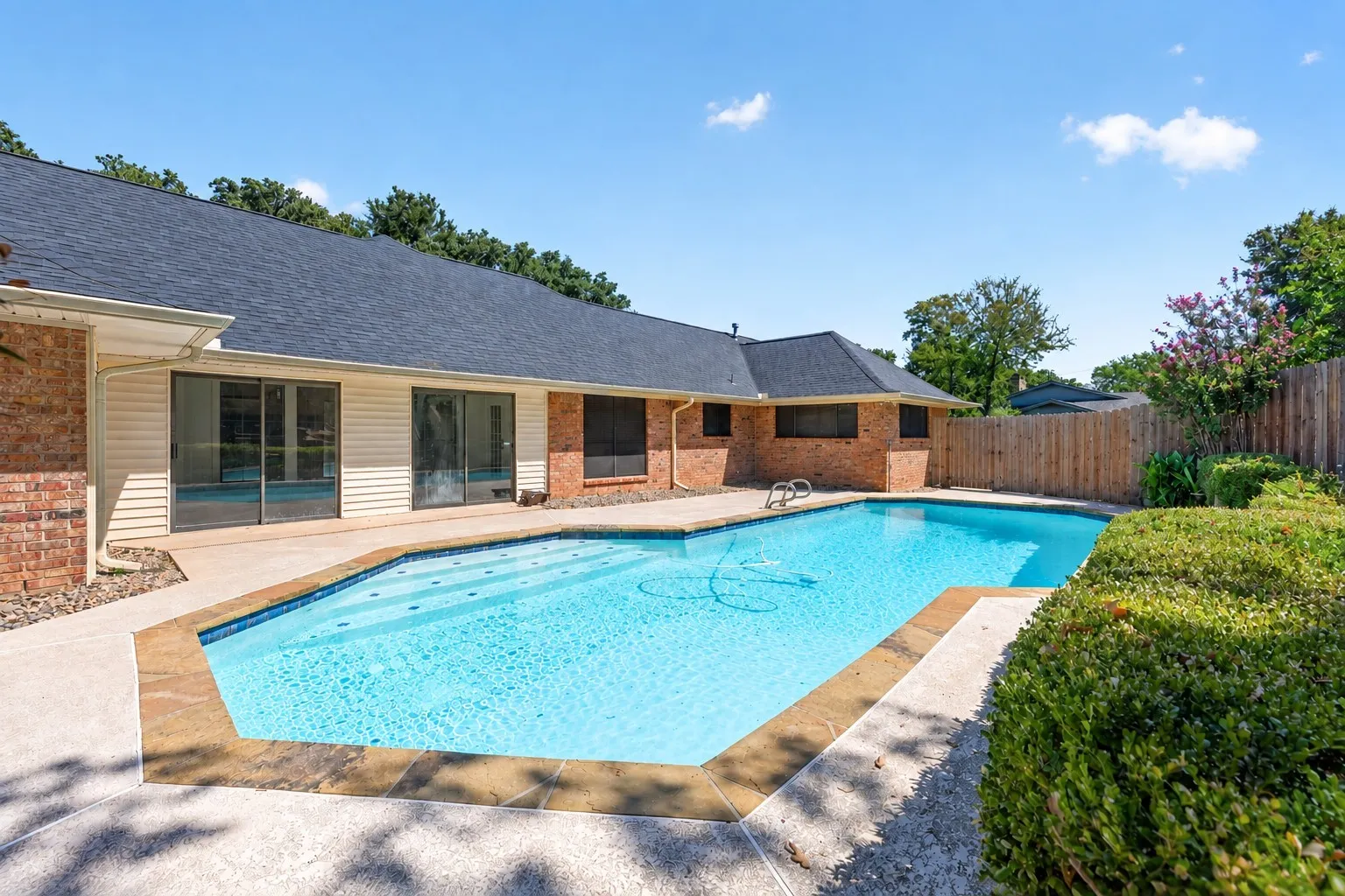 Single Family Residence For Sale in Denton County , 6501 Oakview Drive, Flower Mound, Texas 75022, 4 Bedroom, 3 Bathroom, 2 Garage spaces, 2,459 Sqft, built in 1984, mls#21365638, Real Estate Agent in Flower Mound, Homes For Sale in Denton county, Homes For Sale in Flower Mound, Realtor in Flower Mound Texas, Real Estate Brokerage Independent Realty Texas, Luminita Cordes Realtor