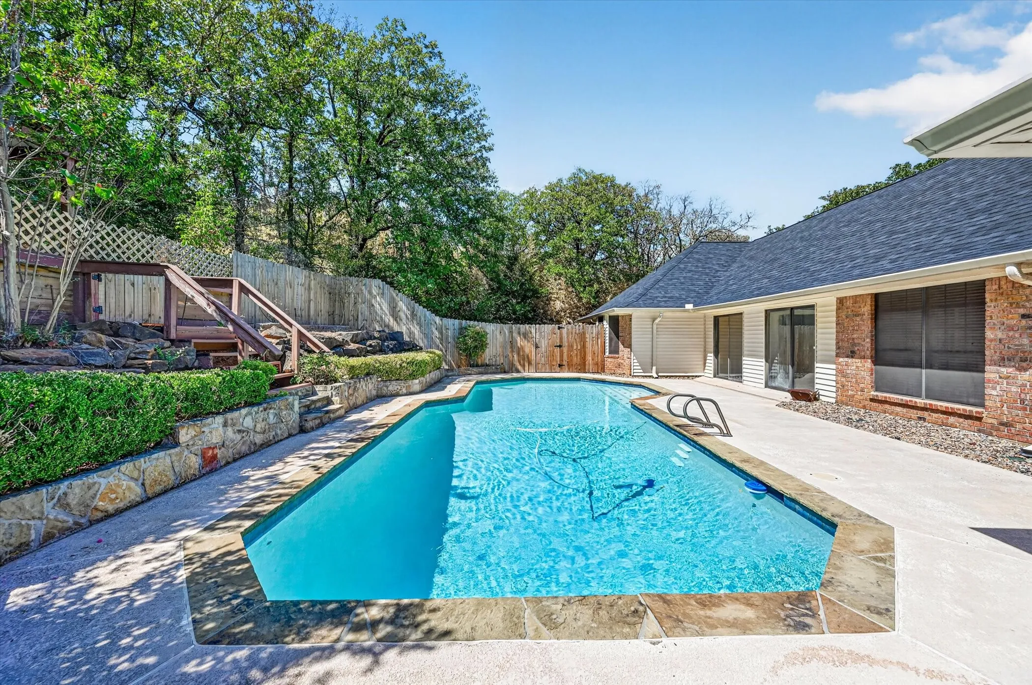 Single Family Residence For Sale in Denton County , 6501 Oakview Drive, Flower Mound, Texas 75022, 4 Bedroom, 3 Bathroom, 2 Garage spaces, 2,459 Sqft, built in 1984, mls#21365638, Real Estate Agent in Flower Mound, Homes For Sale in Denton county, Homes For Sale in Flower Mound, Realtor in Flower Mound Texas, Real Estate Brokerage Independent Realty Texas, Luminita Cordes Realtor