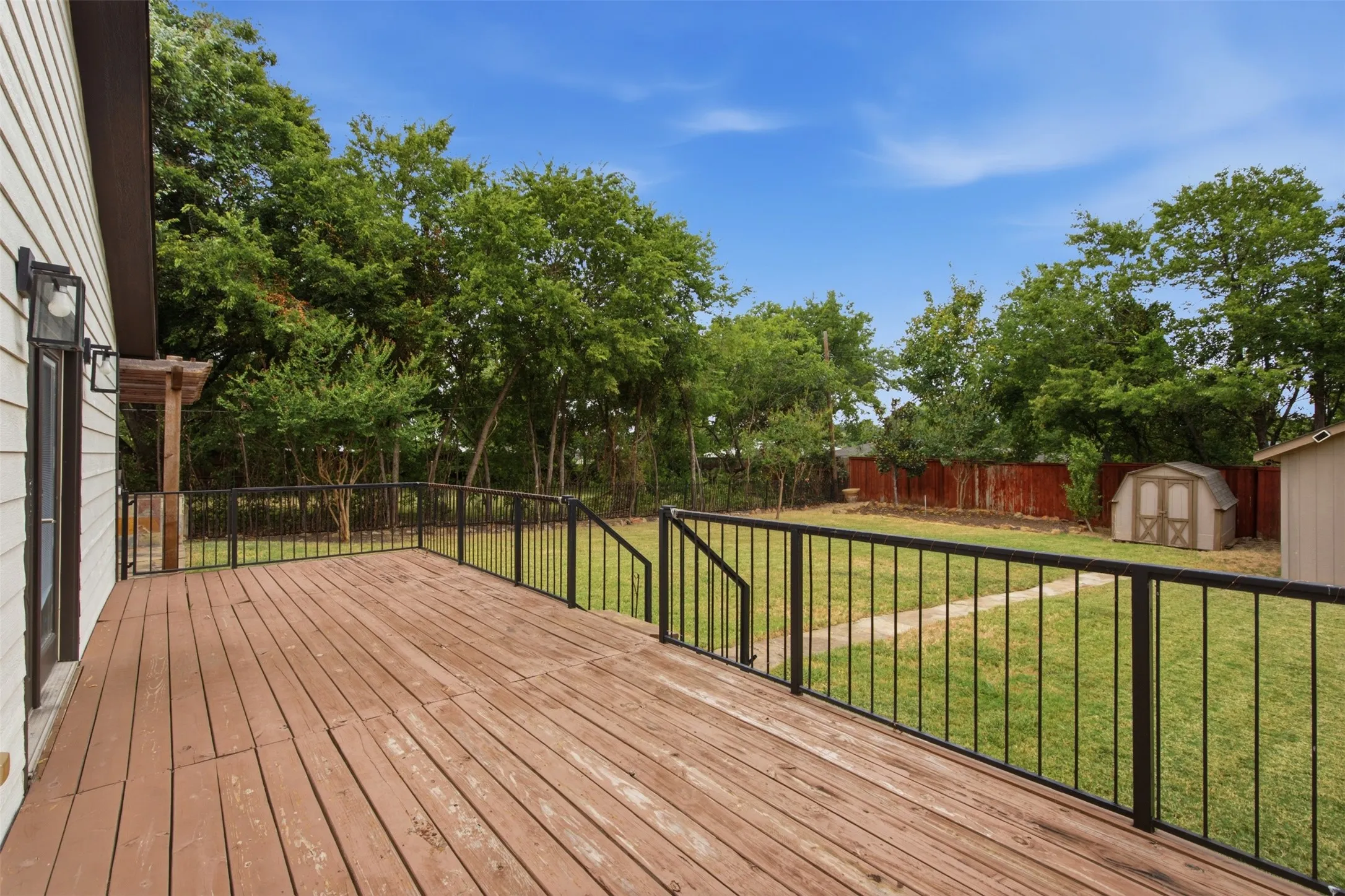 Single Family Residence For Sale in Tarrant County , 917 E Worth Street, Grapevine, Texas 76051, 3 Bedroom, 3 Bathroom, 2 Garage spaces, 1,973 Sqft, built in 1977, mls#21375263, Real Estate Agent in Grapevine, Homes For Sale in Tarrant county, Homes For Sale in Grapevine, Realtor in Grapevine Texas, Real Estate Brokerage Independent Realty Texas, Luminita Cordes Realtor