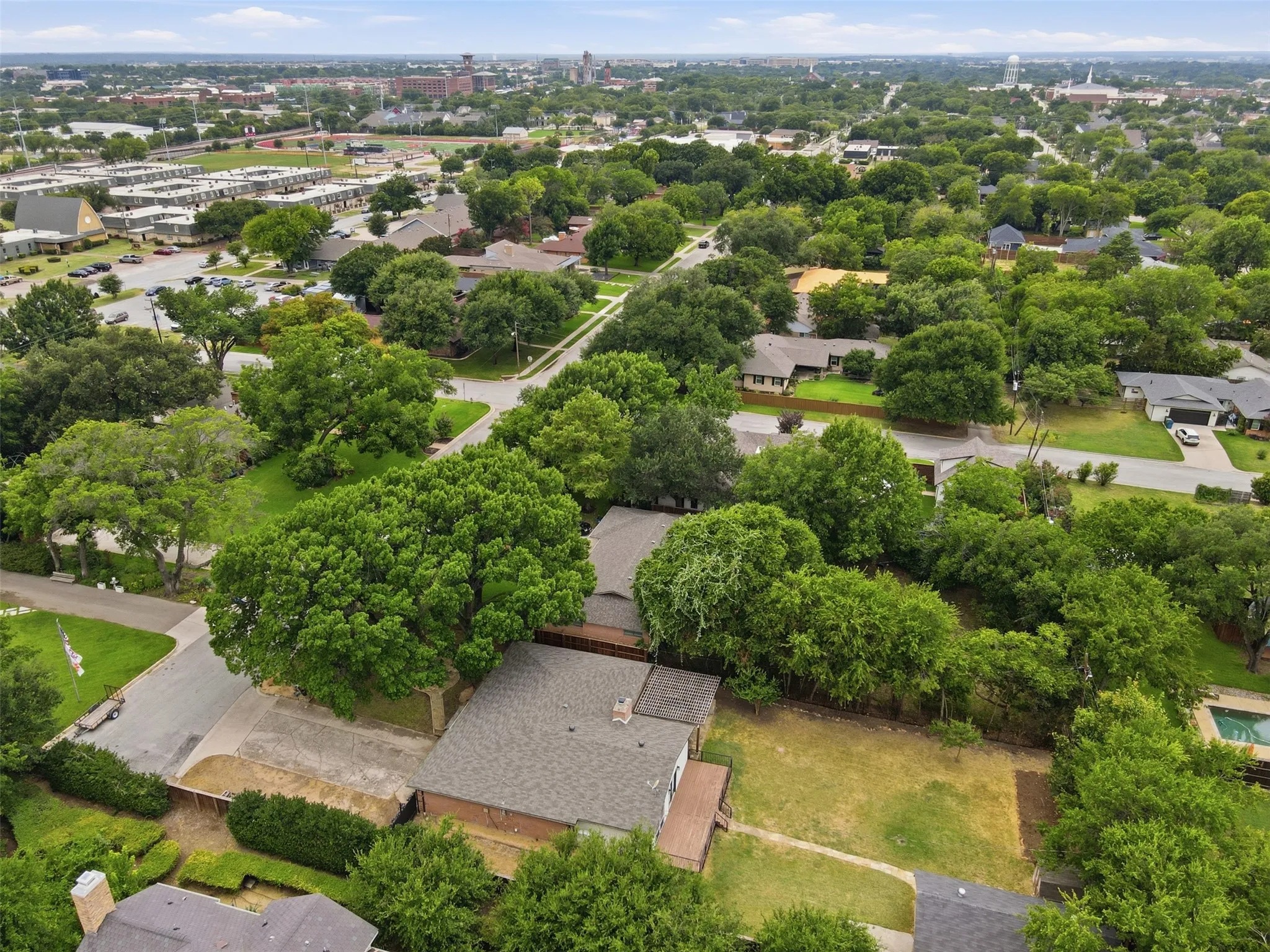 Single Family Residence For Sale in Tarrant County , 917 E Worth Street, Grapevine, Texas 76051, 3 Bedroom, 3 Bathroom, 2 Garage spaces, 1,973 Sqft, built in 1977, mls#21375263, Real Estate Agent in Grapevine, Homes For Sale in Tarrant county, Homes For Sale in Grapevine, Realtor in Grapevine Texas, Real Estate Brokerage Independent Realty Texas, Luminita Cordes Realtor