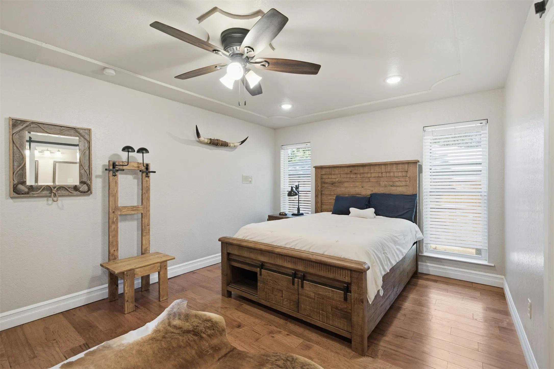 Single Family Residence For Sale in Tarrant County , 917 E Worth Street, Grapevine, Texas 76051, 3 Bedroom, 3 Bathroom, 2 Garage spaces, 1,973 Sqft, built in 1977, mls#21375263, Real Estate Agent in Grapevine, Homes For Sale in Tarrant county, Homes For Sale in Grapevine, Realtor in Grapevine Texas, Real Estate Brokerage Independent Realty Texas, Luminita Cordes Realtor