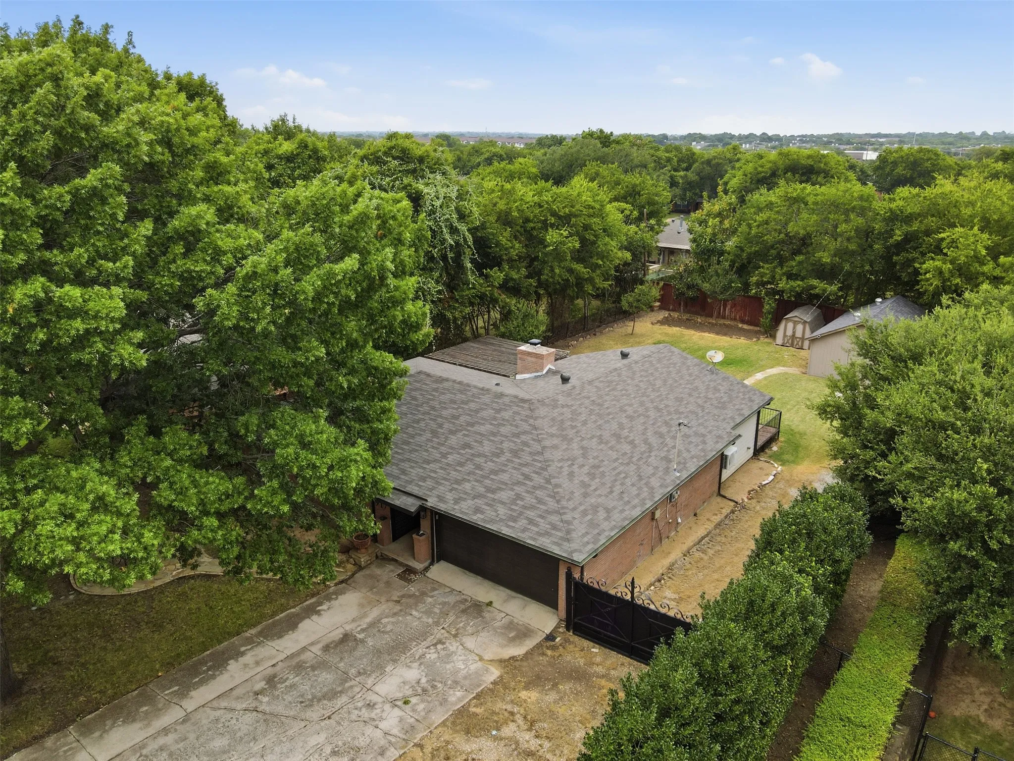Single Family Residence For Sale in Tarrant County , 917 E Worth Street, Grapevine, Texas 76051, 3 Bedroom, 3 Bathroom, 2 Garage spaces, 1,973 Sqft, built in 1977, mls#21375263, Real Estate Agent in Grapevine, Homes For Sale in Tarrant county, Homes For Sale in Grapevine, Realtor in Grapevine Texas, Real Estate Brokerage Independent Realty Texas, Luminita Cordes Realtor