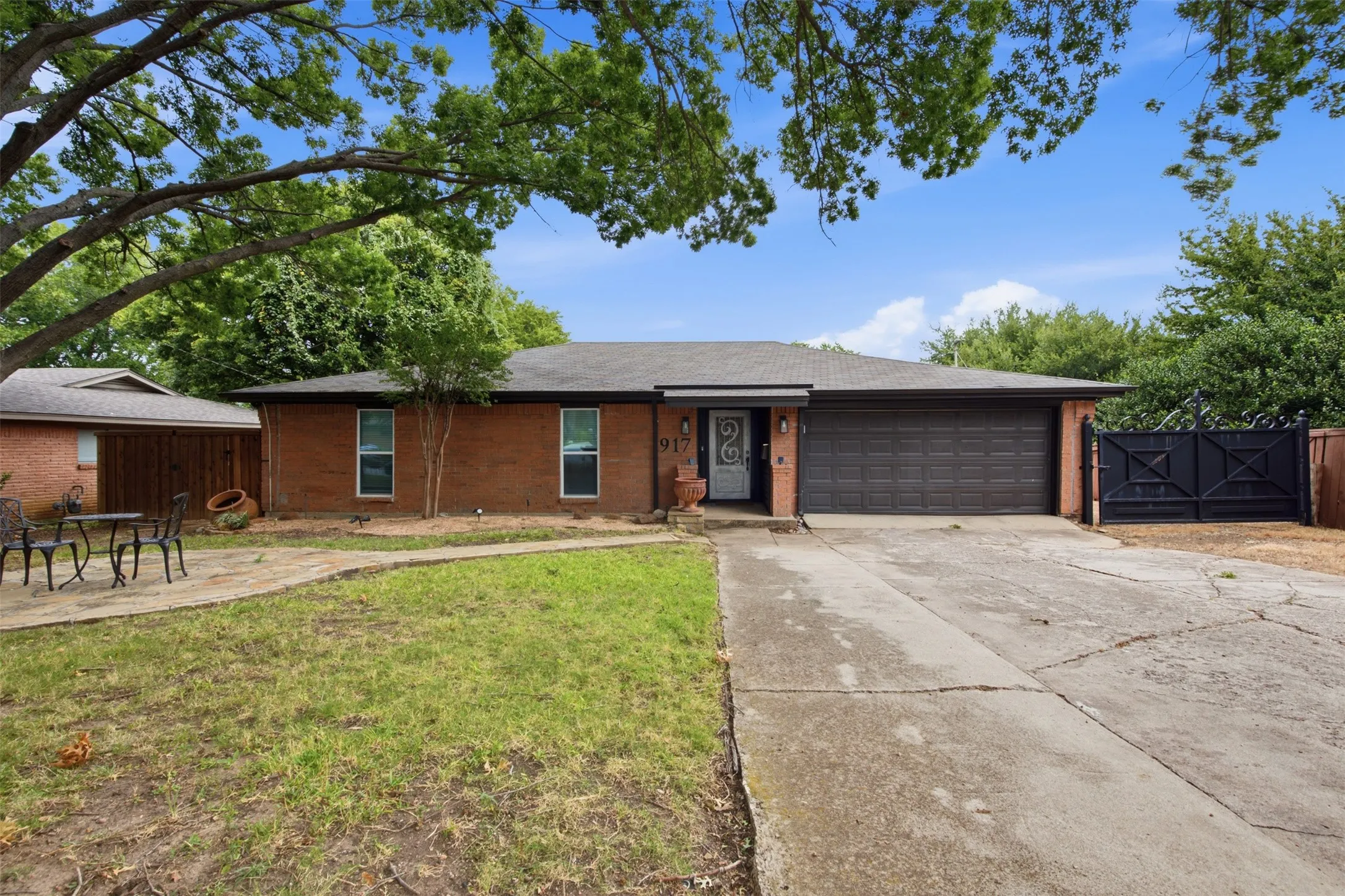 Single Family Residence For Sale in Tarrant County , 917 E Worth Street, Grapevine, Texas 76051, 3 Bedroom, 3 Bathroom, 2 Garage spaces, 1,973 Sqft, built in 1977, mls#21375263, Real Estate Agent in Grapevine, Homes For Sale in Tarrant county, Homes For Sale in Grapevine, Realtor in Grapevine Texas, Real Estate Brokerage Independent Realty Texas, Luminita Cordes Realtor