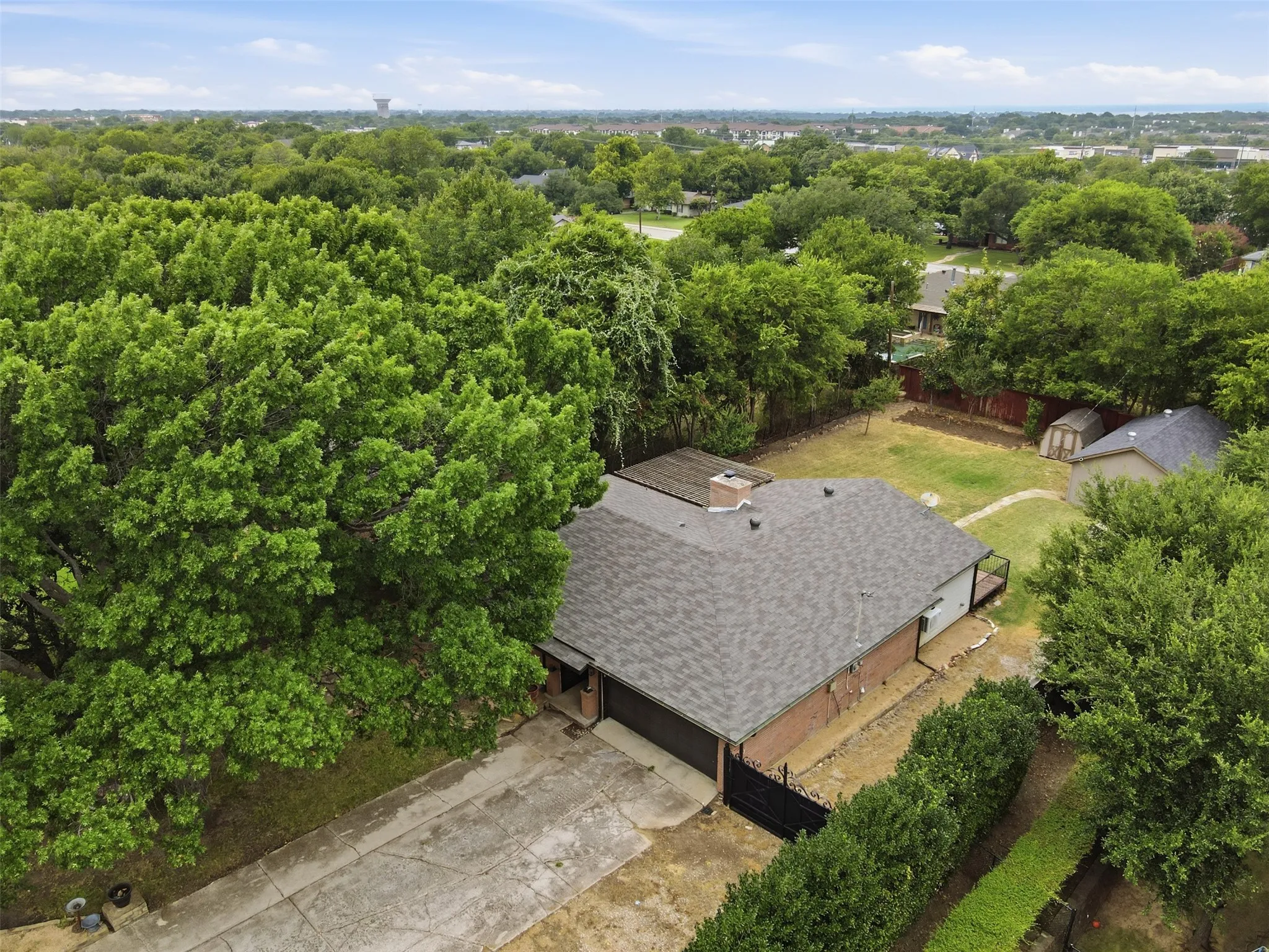 Single Family Residence For Sale in Tarrant County , 917 E Worth Street, Grapevine, Texas 76051, 3 Bedroom, 3 Bathroom, 2 Garage spaces, 1,973 Sqft, built in 1977, mls#21375263, Real Estate Agent in Grapevine, Homes For Sale in Tarrant county, Homes For Sale in Grapevine, Realtor in Grapevine Texas, Real Estate Brokerage Independent Realty Texas, Luminita Cordes Realtor