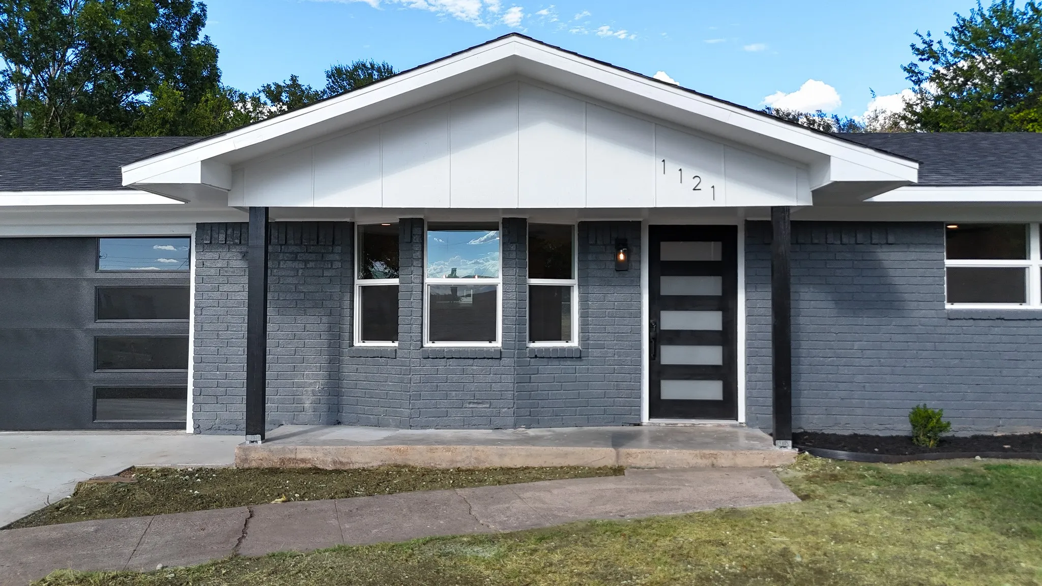 Single Family Residence For Sale in Mc Lennan County , 1121 Victoria Street, Bellmead, Texas 76705, 3 Bedroom, 2 Bathroom, 2 Garage spaces, 1,843 Sqft, built in 1964, mls#21377194, Real Estate Agent in Bellmead, Homes For Sale in Mc Lennan county, Homes For Sale in Bellmead, Realtor in Bellmead Texas, Real Estate Brokerage Independent Realty Texas, Luminita Cordes Realtor