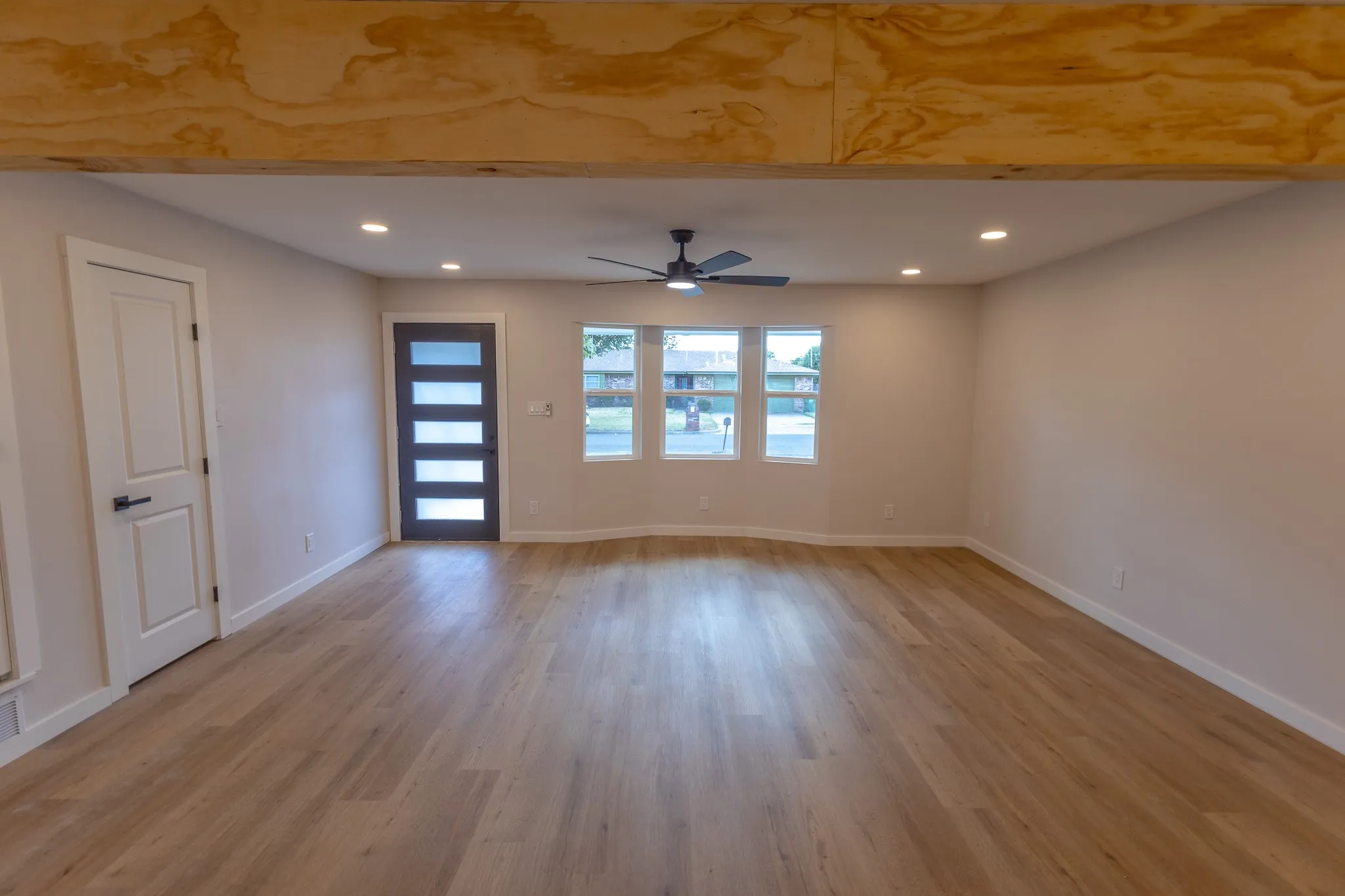 Single Family Residence For Sale in Mc Lennan County , 1121 Victoria Street, Bellmead, Texas 76705, 3 Bedroom, 2 Bathroom, 2 Garage spaces, 1,843 Sqft, built in 1964, mls#21377194, Real Estate Agent in Bellmead, Homes For Sale in Mc Lennan county, Homes For Sale in Bellmead, Realtor in Bellmead Texas, Real Estate Brokerage Independent Realty Texas, Luminita Cordes Realtor
