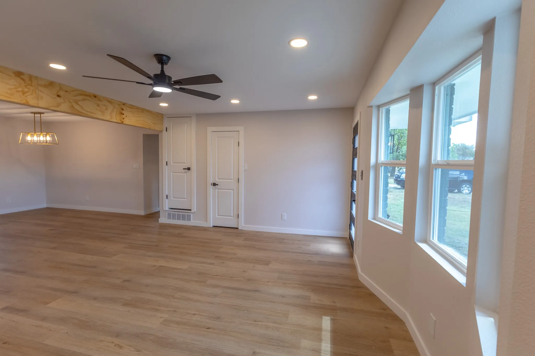 Single Family Residence For Sale in Mc Lennan County , 1121 Victoria Street, Bellmead, Texas 76705, 3 Bedroom, 2 Bathroom, 2 Garage spaces, 1,843 Sqft, built in 1964, mls#21377194, Real Estate Agent in Bellmead, Homes For Sale in Mc Lennan county, Homes For Sale in Bellmead, Realtor in Bellmead Texas, Real Estate Brokerage Independent Realty Texas, Luminita Cordes Realtor