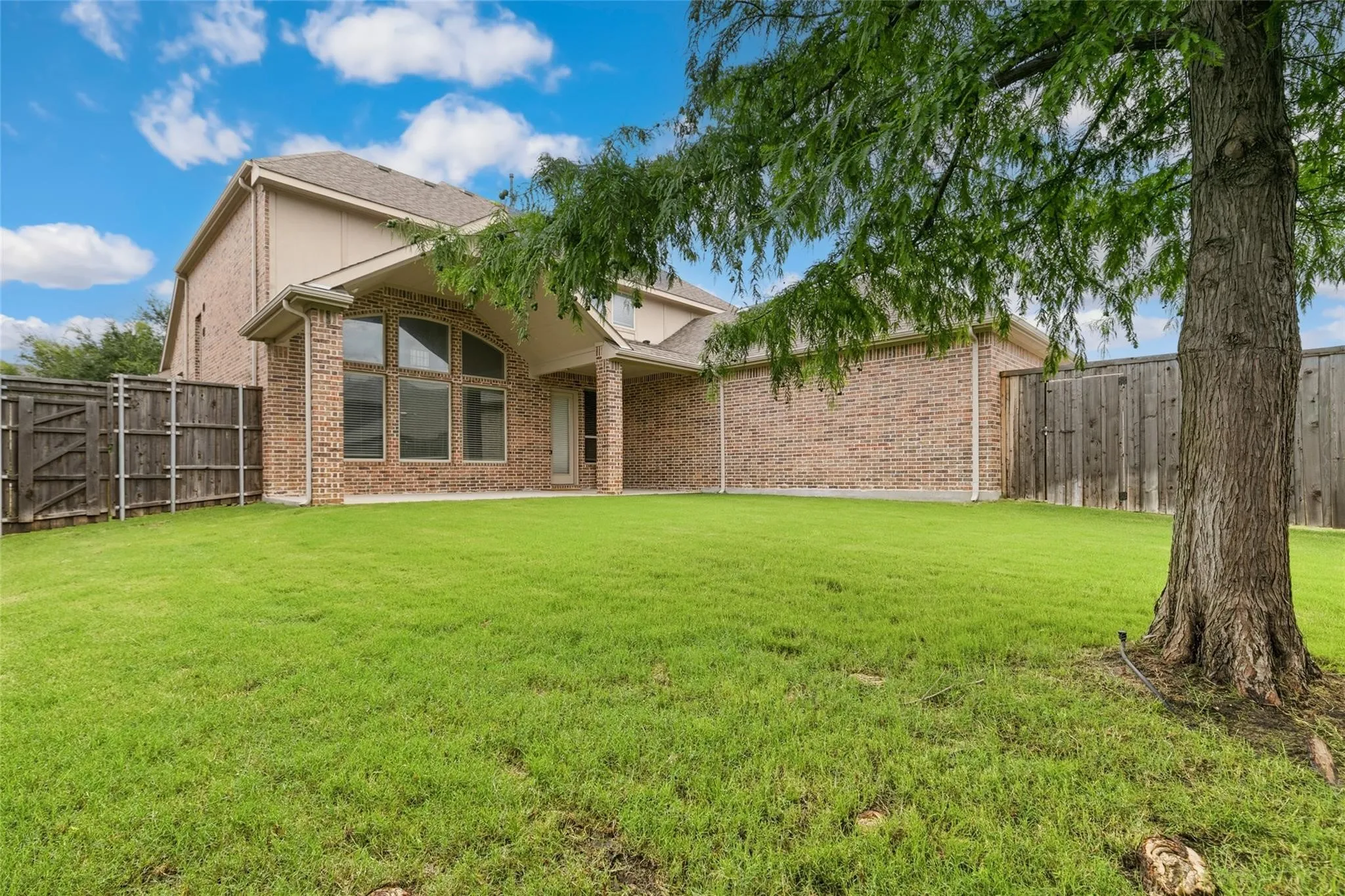 Single Family Residence For Rent in Collin County , 14841 Germantown Lane, Frisco, Texas 75035, 4 Bedroom, 5 Bathroom, 2 Garage spaces, 3,417 Sqft, built in 2016, mls#21377164, Real Estate Agent in Frisco, Homes For Rent in Collin county, Homes For Rent in Frisco, Realtor in Frisco Texas, Real Estate Brokerage Independent Realty Texas, Luminita Cordes Realtor