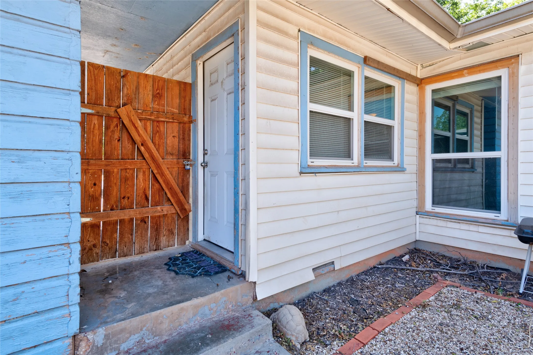 Single Family Residence For Sale in Taylor County , 1134 S Pioneer Drive, Abilene, Texas 79605, 2 Bedroom, 1 Bathroom, Garage spaces, 1,077 Sqft, built in 1954, mls#21373819, Real Estate Agent in Abilene, Homes For Sale in Taylor county, Homes For Sale in Abilene, Realtor in Abilene Texas, Real Estate Brokerage Independent Realty Texas, Luminita Cordes Realtor