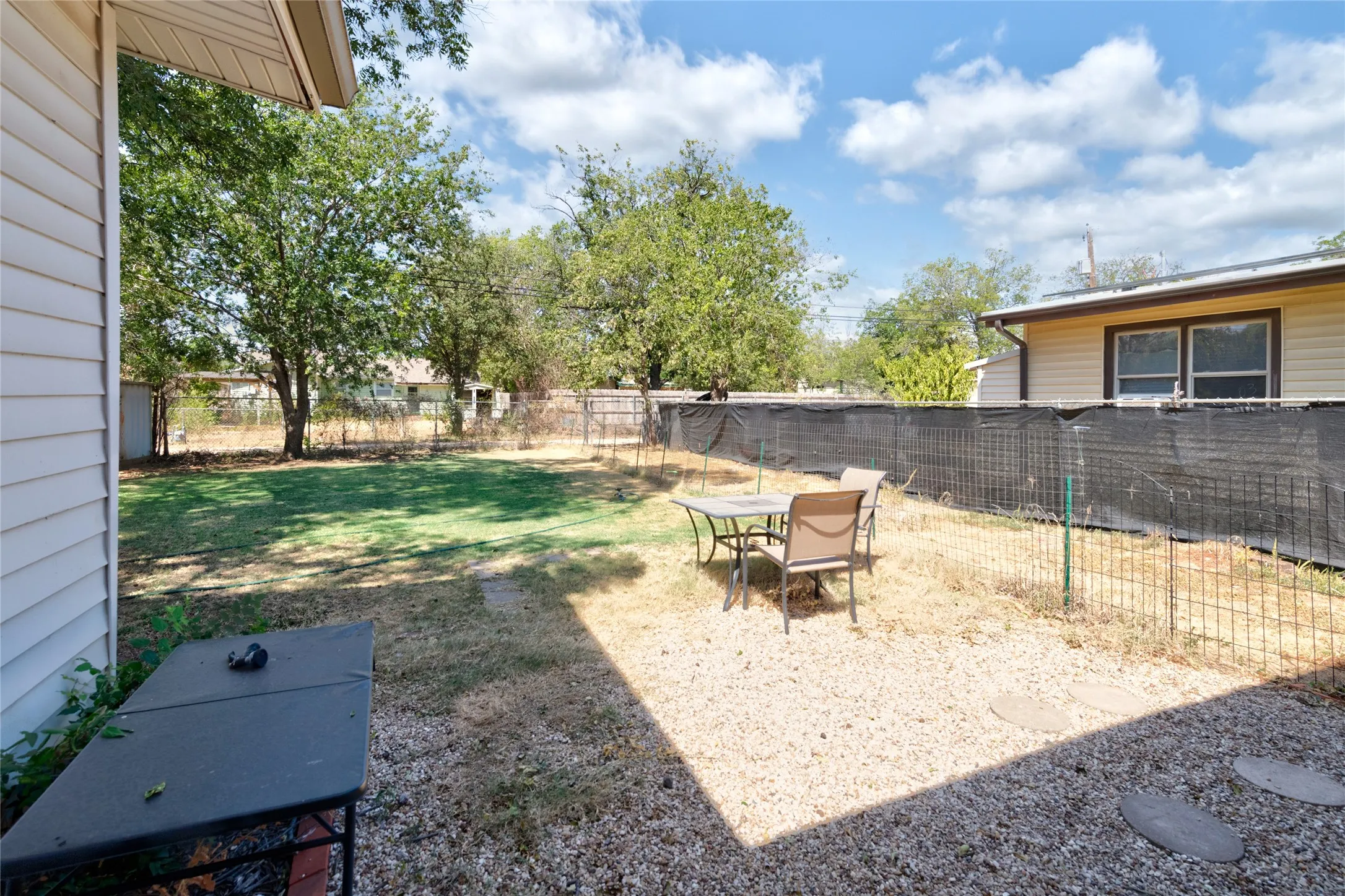 Single Family Residence For Sale in Taylor County , 1134 S Pioneer Drive, Abilene, Texas 79605, 2 Bedroom, 1 Bathroom, Garage spaces, 1,077 Sqft, built in 1954, mls#21373819, Real Estate Agent in Abilene, Homes For Sale in Taylor county, Homes For Sale in Abilene, Realtor in Abilene Texas, Real Estate Brokerage Independent Realty Texas, Luminita Cordes Realtor