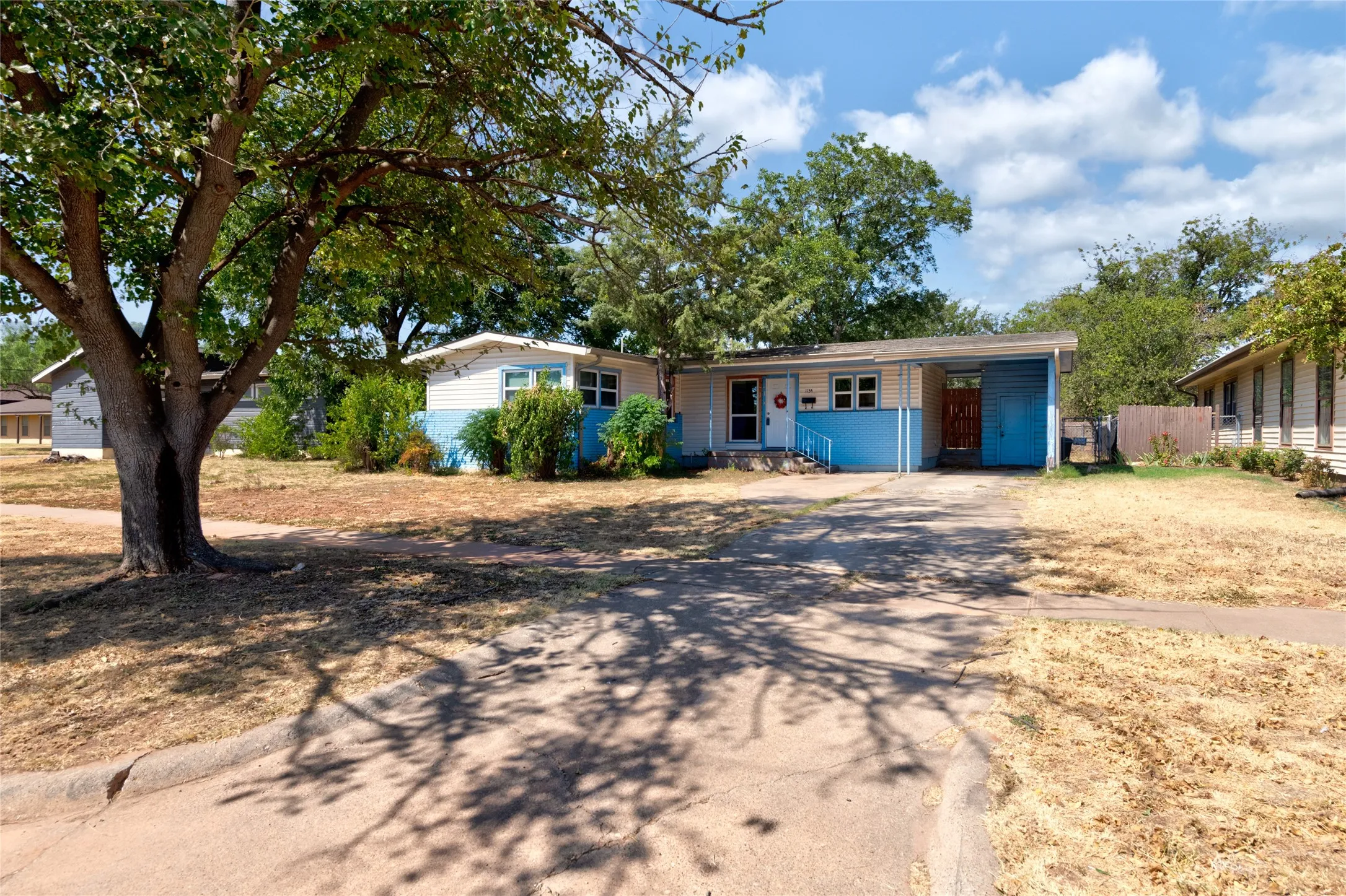 Single Family Residence For Sale in Taylor County , 1134 S Pioneer Drive, Abilene, Texas 79605, 2 Bedroom, 1 Bathroom, Garage spaces, 1,077 Sqft, built in 1954, mls#21373819, Real Estate Agent in Abilene, Homes For Sale in Taylor county, Homes For Sale in Abilene, Realtor in Abilene Texas, Real Estate Brokerage Independent Realty Texas, Luminita Cordes Realtor