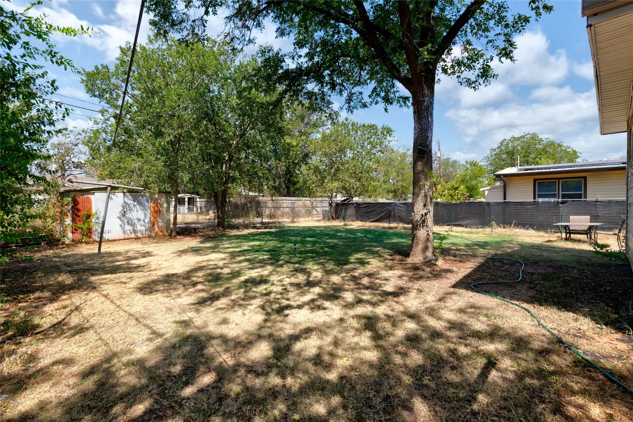 Single Family Residence For Sale in Taylor County , 1134 S Pioneer Drive, Abilene, Texas 79605, 2 Bedroom, 1 Bathroom, Garage spaces, 1,077 Sqft, built in 1954, mls#21373819, Real Estate Agent in Abilene, Homes For Sale in Taylor county, Homes For Sale in Abilene, Realtor in Abilene Texas, Real Estate Brokerage Independent Realty Texas, Luminita Cordes Realtor