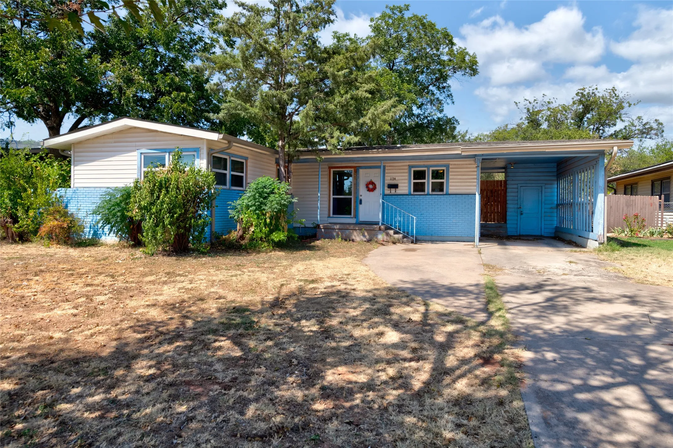 Single Family Residence For Sale in Taylor County , 1134 S Pioneer Drive, Abilene, Texas 79605, 2 Bedroom, 1 Bathroom, Garage spaces, 1,077 Sqft, built in 1954, mls#21373819, Real Estate Agent in Abilene, Homes For Sale in Taylor county, Homes For Sale in Abilene, Realtor in Abilene Texas, Real Estate Brokerage Independent Realty Texas, Luminita Cordes Realtor