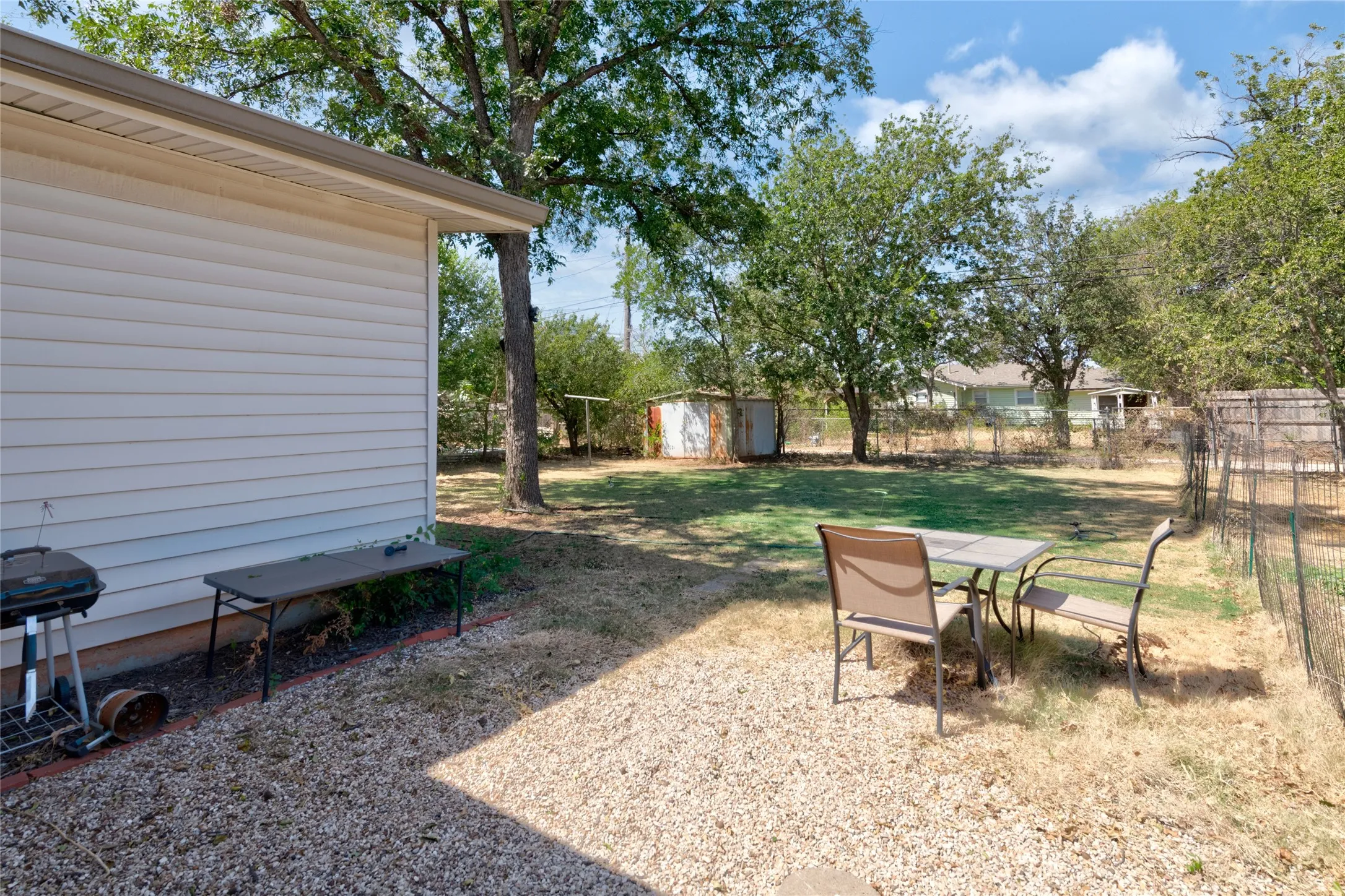 Single Family Residence For Sale in Taylor County , 1134 S Pioneer Drive, Abilene, Texas 79605, 2 Bedroom, 1 Bathroom, Garage spaces, 1,077 Sqft, built in 1954, mls#21373819, Real Estate Agent in Abilene, Homes For Sale in Taylor county, Homes For Sale in Abilene, Realtor in Abilene Texas, Real Estate Brokerage Independent Realty Texas, Luminita Cordes Realtor