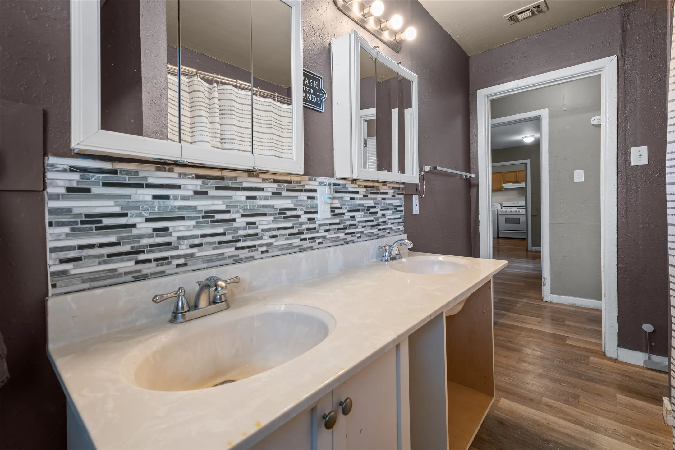 Single Family Residence For Sale in Taylor County , 1134 S Pioneer Drive, Abilene, Texas 79605, 2 Bedroom, 1 Bathroom, Garage spaces, 1,077 Sqft, built in 1954, mls#21373819, Real Estate Agent in Abilene, Homes For Sale in Taylor county, Homes For Sale in Abilene, Realtor in Abilene Texas, Real Estate Brokerage Independent Realty Texas, Luminita Cordes Realtor