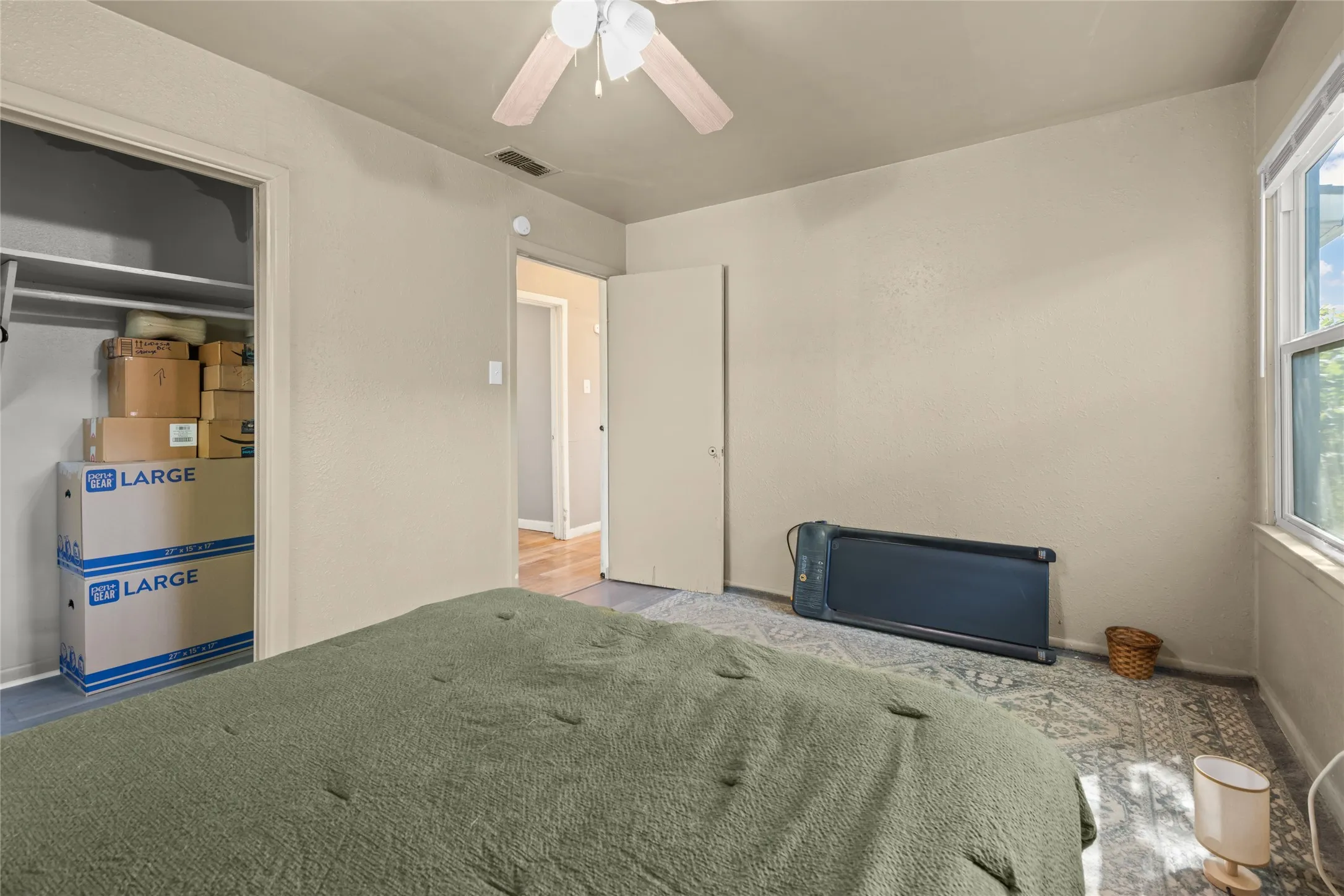 Single Family Residence For Sale in Taylor County , 1134 S Pioneer Drive, Abilene, Texas 79605, 2 Bedroom, 1 Bathroom, Garage spaces, 1,077 Sqft, built in 1954, mls#21373819, Real Estate Agent in Abilene, Homes For Sale in Taylor county, Homes For Sale in Abilene, Realtor in Abilene Texas, Real Estate Brokerage Independent Realty Texas, Luminita Cordes Realtor