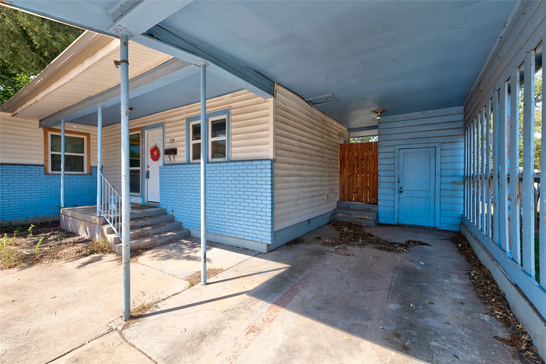 Single Family Residence For Sale in Taylor County , 1134 S Pioneer Drive, Abilene, Texas 79605, 2 Bedroom, 1 Bathroom, Garage spaces, 1,077 Sqft, built in 1954, mls#21373819, Real Estate Agent in Abilene, Homes For Sale in Taylor county, Homes For Sale in Abilene, Realtor in Abilene Texas, Real Estate Brokerage Independent Realty Texas, Luminita Cordes Realtor