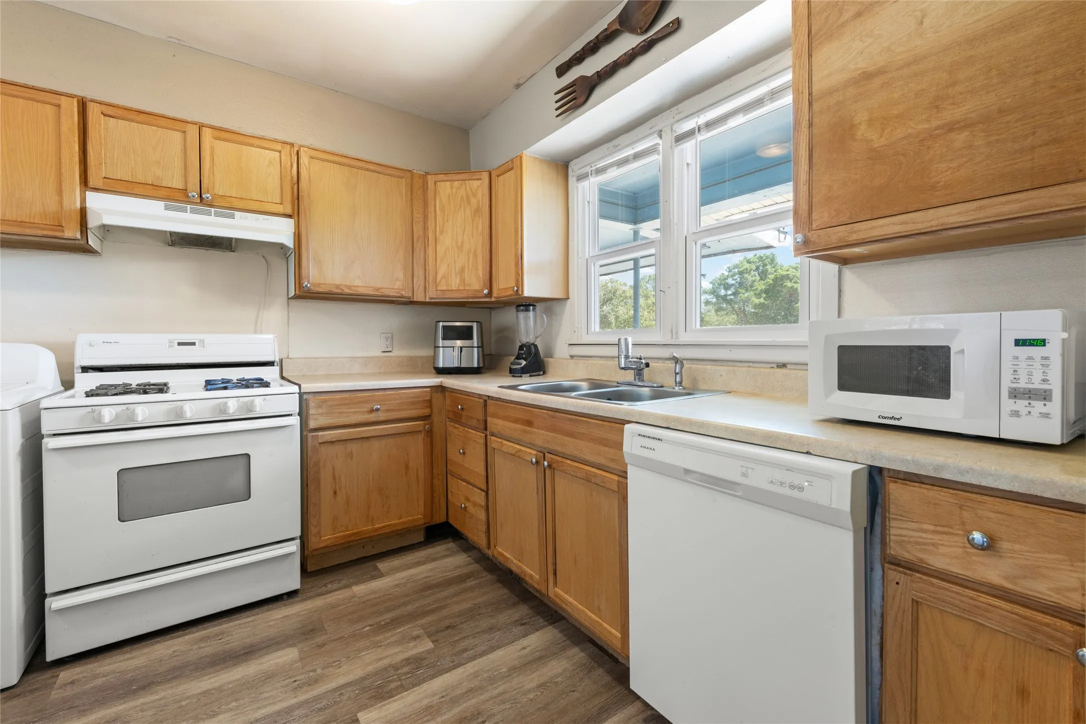 Single Family Residence For Sale in Taylor County , 1134 S Pioneer Drive, Abilene, Texas 79605, 2 Bedroom, 1 Bathroom, Garage spaces, 1,077 Sqft, built in 1954, mls#21373819, Real Estate Agent in Abilene, Homes For Sale in Taylor county, Homes For Sale in Abilene, Realtor in Abilene Texas, Real Estate Brokerage Independent Realty Texas, Luminita Cordes Realtor