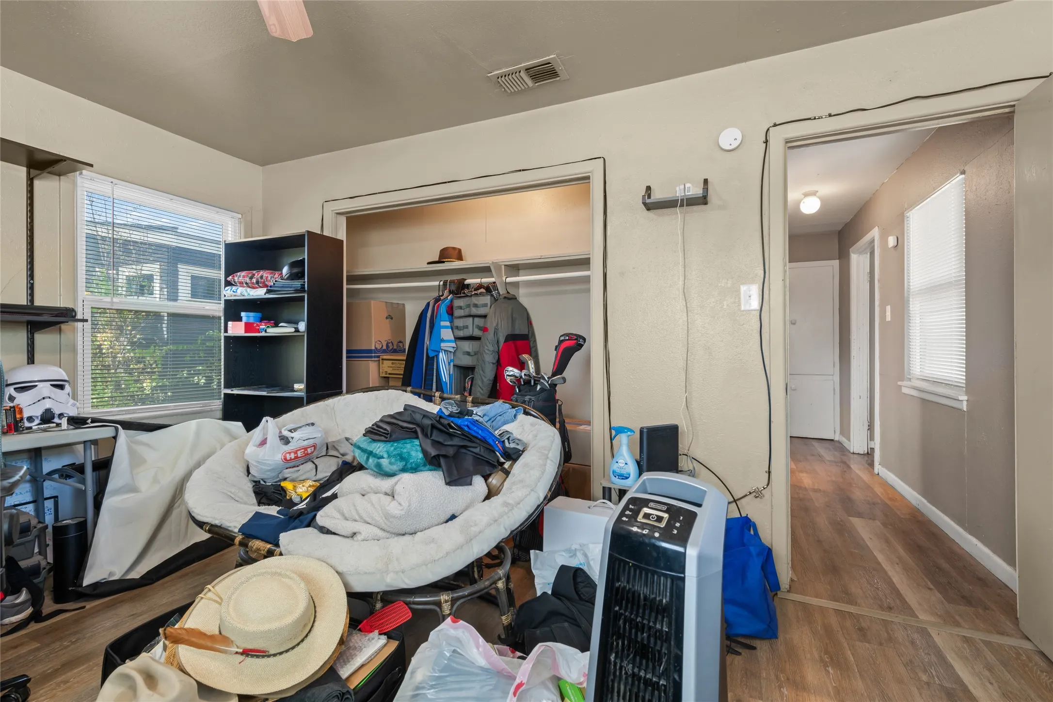 Single Family Residence For Sale in Taylor County , 1134 S Pioneer Drive, Abilene, Texas 79605, 2 Bedroom, 1 Bathroom, Garage spaces, 1,077 Sqft, built in 1954, mls#21373819, Real Estate Agent in Abilene, Homes For Sale in Taylor county, Homes For Sale in Abilene, Realtor in Abilene Texas, Real Estate Brokerage Independent Realty Texas, Luminita Cordes Realtor