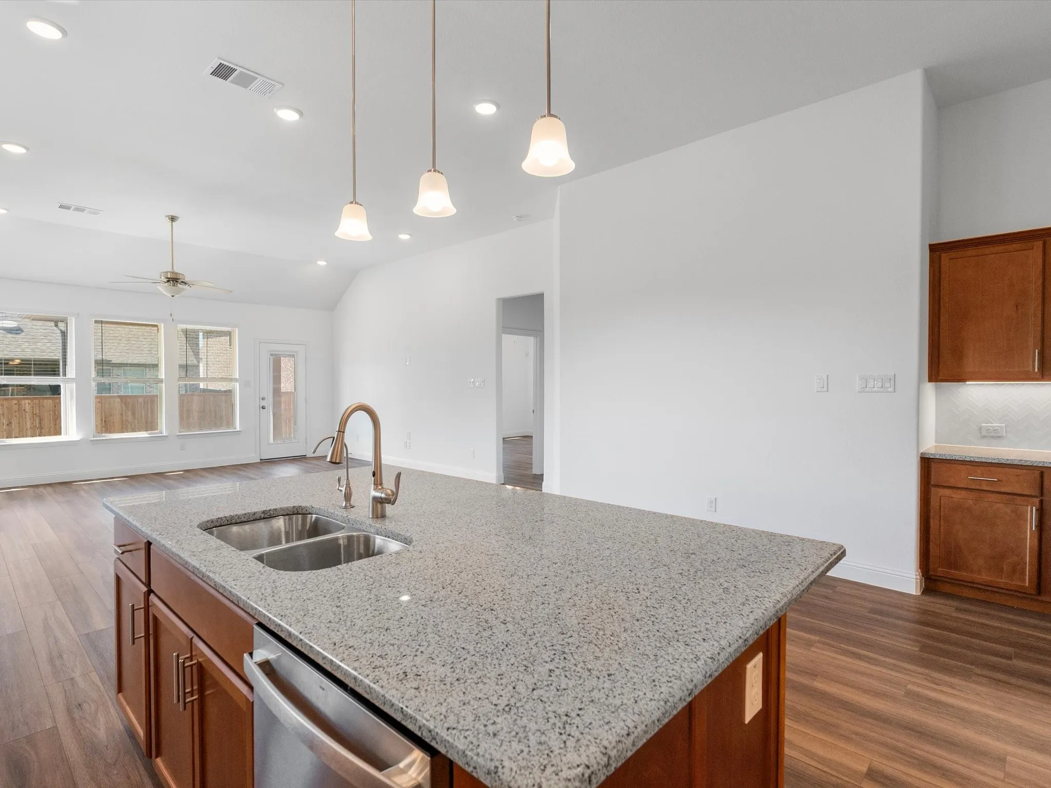 Single Family Residence For Rent in Tarrant County , 2900 Long Slope Road, Arlington, Texas 76001, 4 Bedroom, 3 Bathroom, 2 Garage spaces, 2,270 Sqft, built in 2021, mls#21375881, Real Estate Agent in Arlington, Homes For Rent in Tarrant county, Homes For Rent in Arlington, Realtor in Arlington Texas, Real Estate Brokerage Independent Realty Texas, Luminita Cordes Realtor