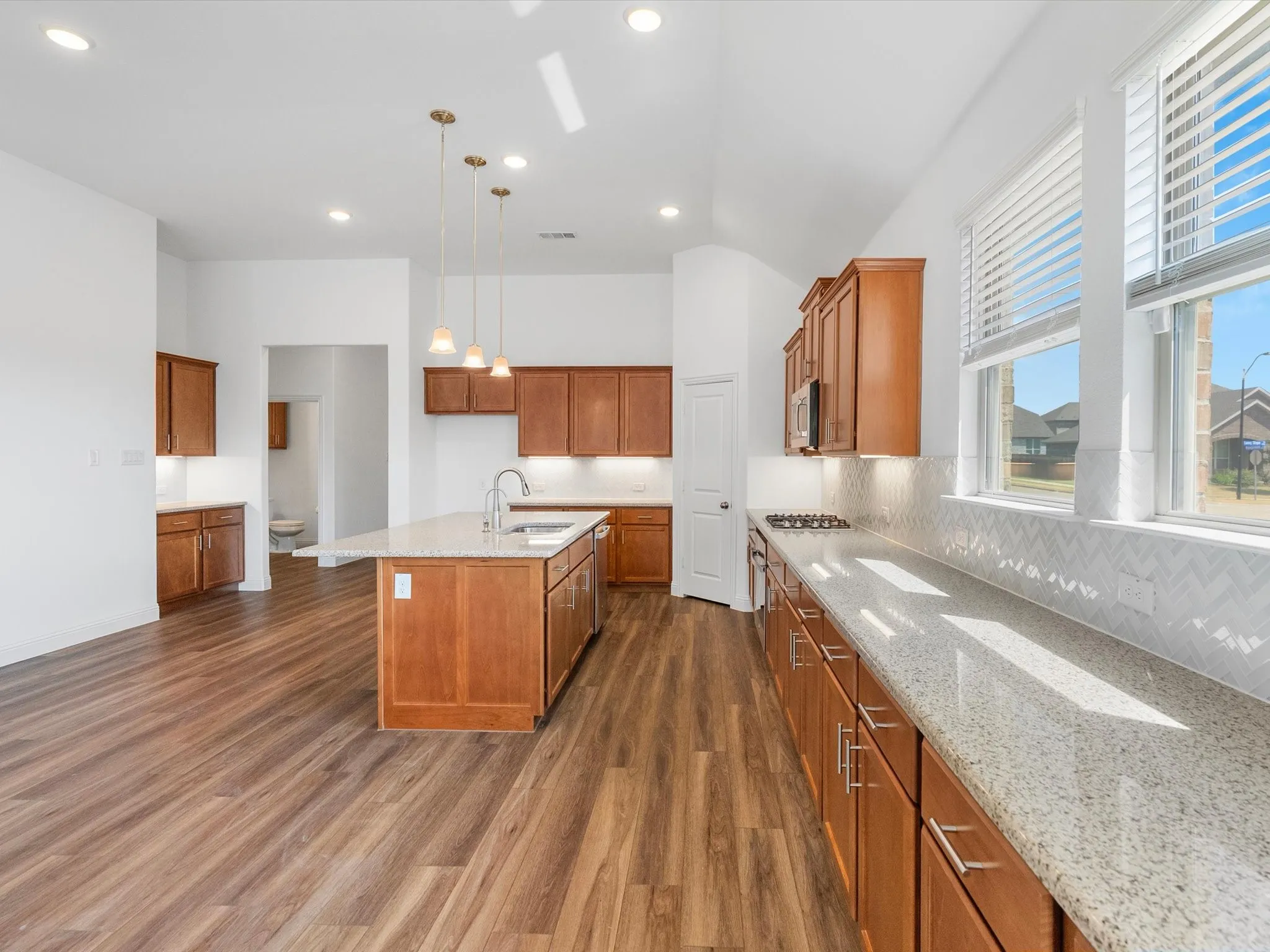 Single Family Residence For Rent in Tarrant County , 2900 Long Slope Road, Arlington, Texas 76001, 4 Bedroom, 3 Bathroom, 2 Garage spaces, 2,270 Sqft, built in 2021, mls#21375881, Real Estate Agent in Arlington, Homes For Rent in Tarrant county, Homes For Rent in Arlington, Realtor in Arlington Texas, Real Estate Brokerage Independent Realty Texas, Luminita Cordes Realtor