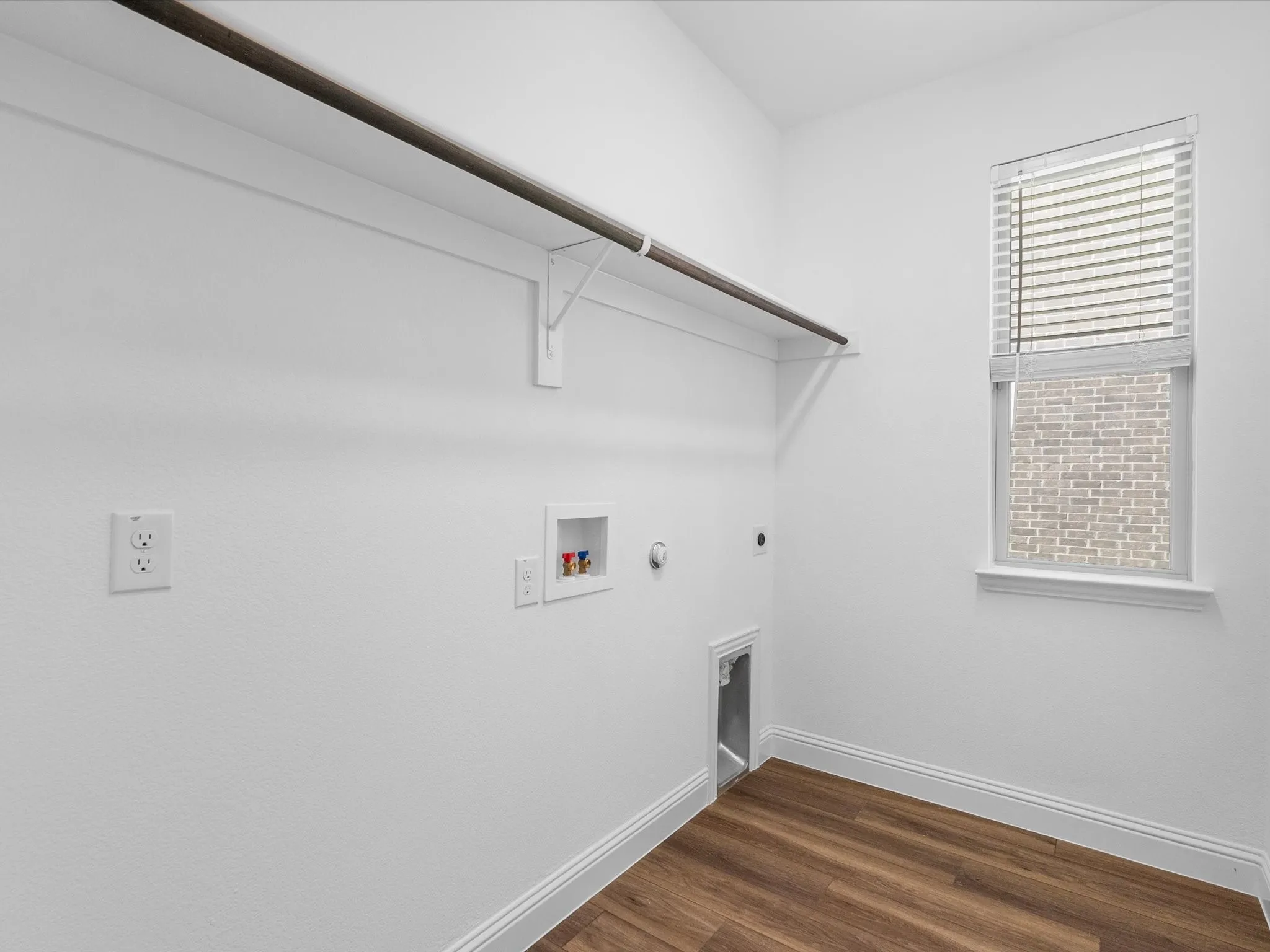 Single Family Residence For Rent in Tarrant County , 2900 Long Slope Road, Arlington, Texas 76001, 4 Bedroom, 3 Bathroom, 2 Garage spaces, 2,270 Sqft, built in 2021, mls#21375881, Real Estate Agent in Arlington, Homes For Rent in Tarrant county, Homes For Rent in Arlington, Realtor in Arlington Texas, Real Estate Brokerage Independent Realty Texas, Luminita Cordes Realtor