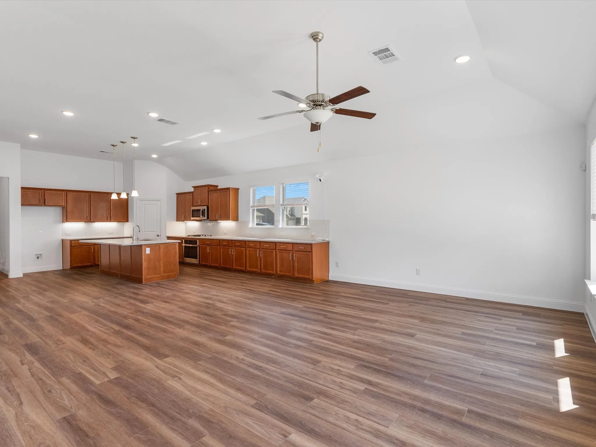 Single Family Residence For Rent in Tarrant County , 2900 Long Slope Road, Arlington, Texas 76001, 4 Bedroom, 3 Bathroom, 2 Garage spaces, 2,270 Sqft, built in 2021, mls#21375881, Real Estate Agent in Arlington, Homes For Rent in Tarrant county, Homes For Rent in Arlington, Realtor in Arlington Texas, Real Estate Brokerage Independent Realty Texas, Luminita Cordes Realtor