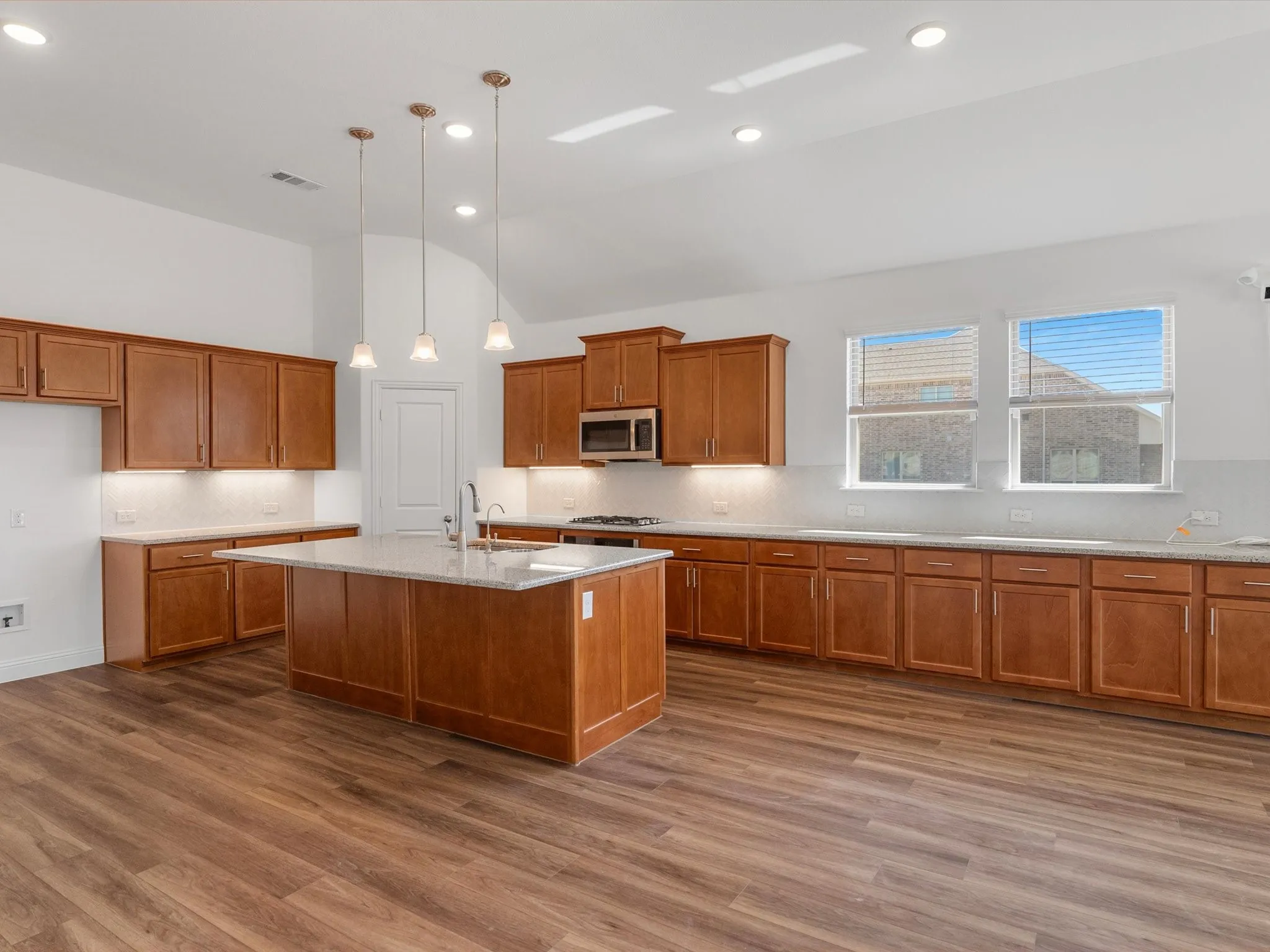Single Family Residence For Rent in Tarrant County , 2900 Long Slope Road, Arlington, Texas 76001, 4 Bedroom, 3 Bathroom, 2 Garage spaces, 2,270 Sqft, built in 2021, mls#21375881, Real Estate Agent in Arlington, Homes For Rent in Tarrant county, Homes For Rent in Arlington, Realtor in Arlington Texas, Real Estate Brokerage Independent Realty Texas, Luminita Cordes Realtor