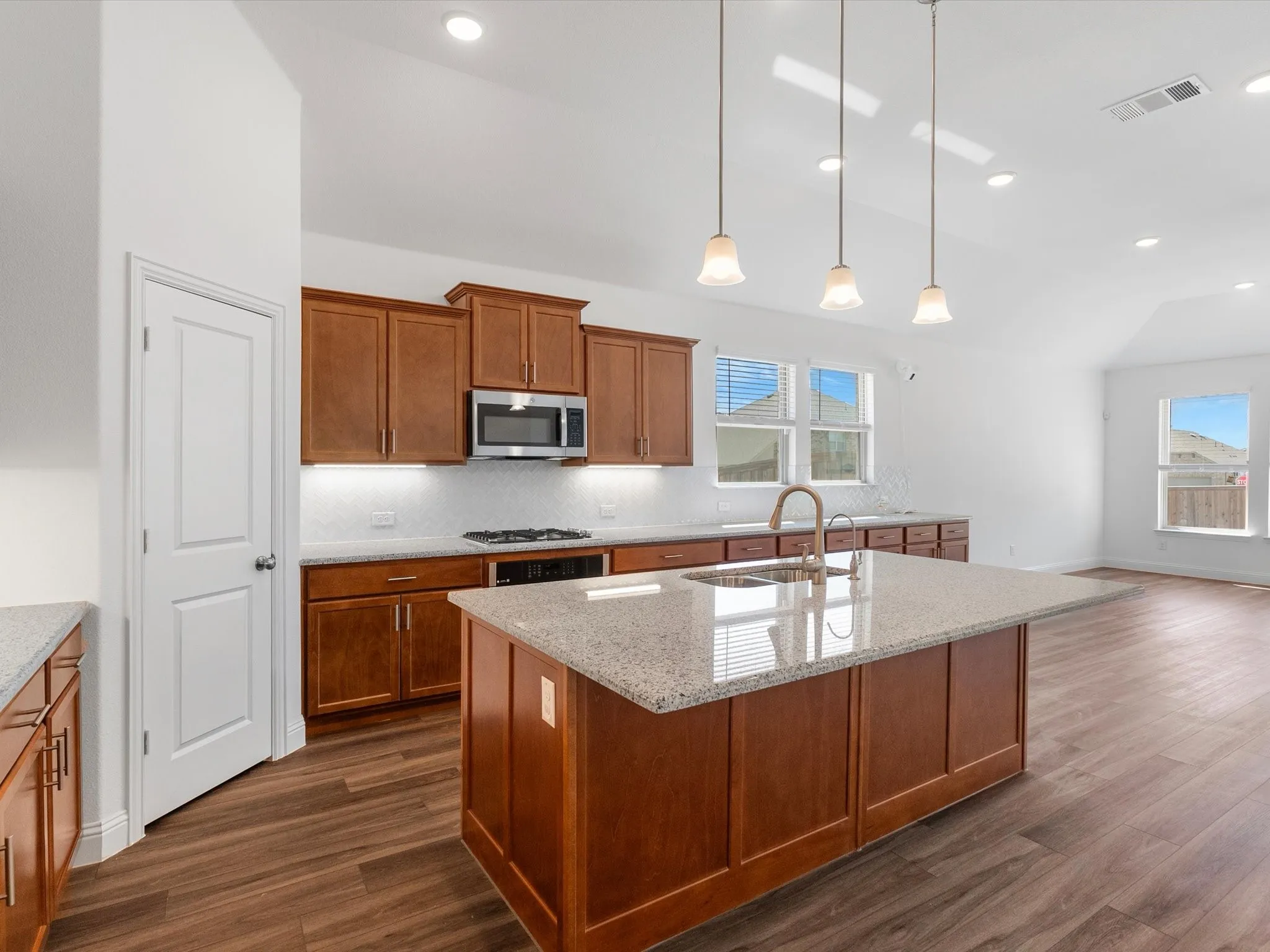 Single Family Residence For Rent in Tarrant County , 2900 Long Slope Road, Arlington, Texas 76001, 4 Bedroom, 3 Bathroom, 2 Garage spaces, 2,270 Sqft, built in 2021, mls#21375881, Real Estate Agent in Arlington, Homes For Rent in Tarrant county, Homes For Rent in Arlington, Realtor in Arlington Texas, Real Estate Brokerage Independent Realty Texas, Luminita Cordes Realtor