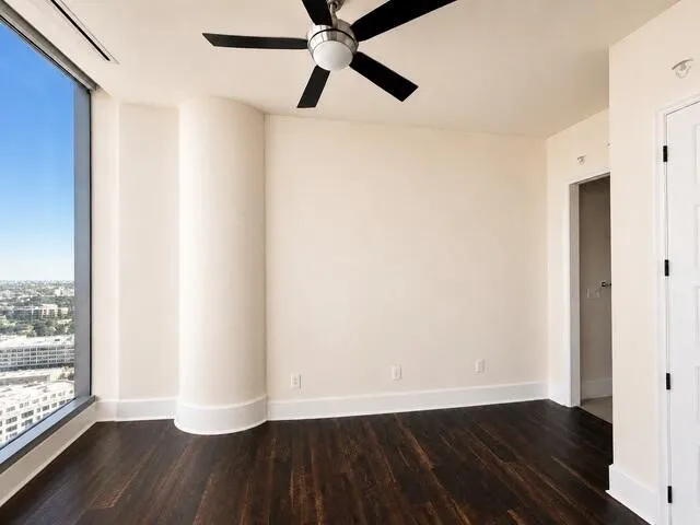 Single Family Residence For Sale in Tarrant County , 1301 Throckmorton Street 1805, Fort Worth, Texas 76102, 2 Bedroom, 2 Bathroom, 2 Garage spaces, 1,476 Sqft, built in 2008, mls#21377258, Real Estate Agent in Fort Worth, Homes For Sale in Tarrant county, Homes For Sale in Fort Worth, Realtor in Fort Worth Texas, Real Estate Brokerage Independent Realty Texas, Luminita Cordes Realtor