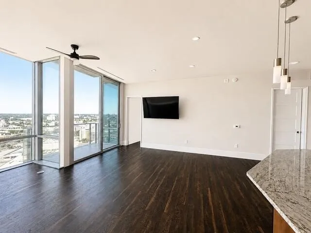 Single Family Residence For Sale in Tarrant County , 1301 Throckmorton Street 1805, Fort Worth, Texas 76102, 2 Bedroom, 2 Bathroom, 2 Garage spaces, 1,476 Sqft, built in 2008, mls#21377258, Real Estate Agent in Fort Worth, Homes For Sale in Tarrant county, Homes For Sale in Fort Worth, Realtor in Fort Worth Texas, Real Estate Brokerage Independent Realty Texas, Luminita Cordes Realtor