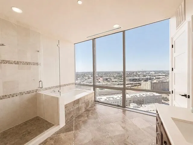 Single Family Residence For Sale in Tarrant County , 1301 Throckmorton Street 1805, Fort Worth, Texas 76102, 2 Bedroom, 2 Bathroom, 2 Garage spaces, 1,476 Sqft, built in 2008, mls#21377258, Real Estate Agent in Fort Worth, Homes For Sale in Tarrant county, Homes For Sale in Fort Worth, Realtor in Fort Worth Texas, Real Estate Brokerage Independent Realty Texas, Luminita Cordes Realtor